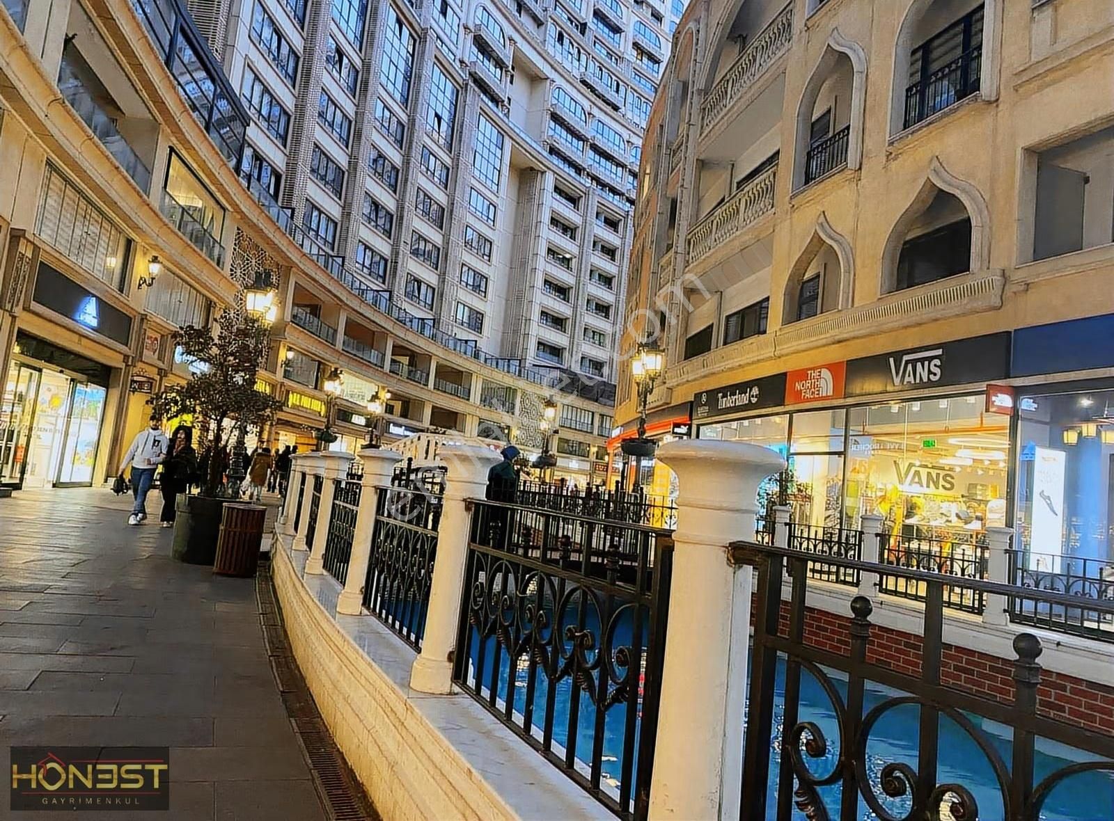 Acil Satış !!! Kiptaş Venezia Mega 1+1 Boş Daire...kare Salon - Görsel 28