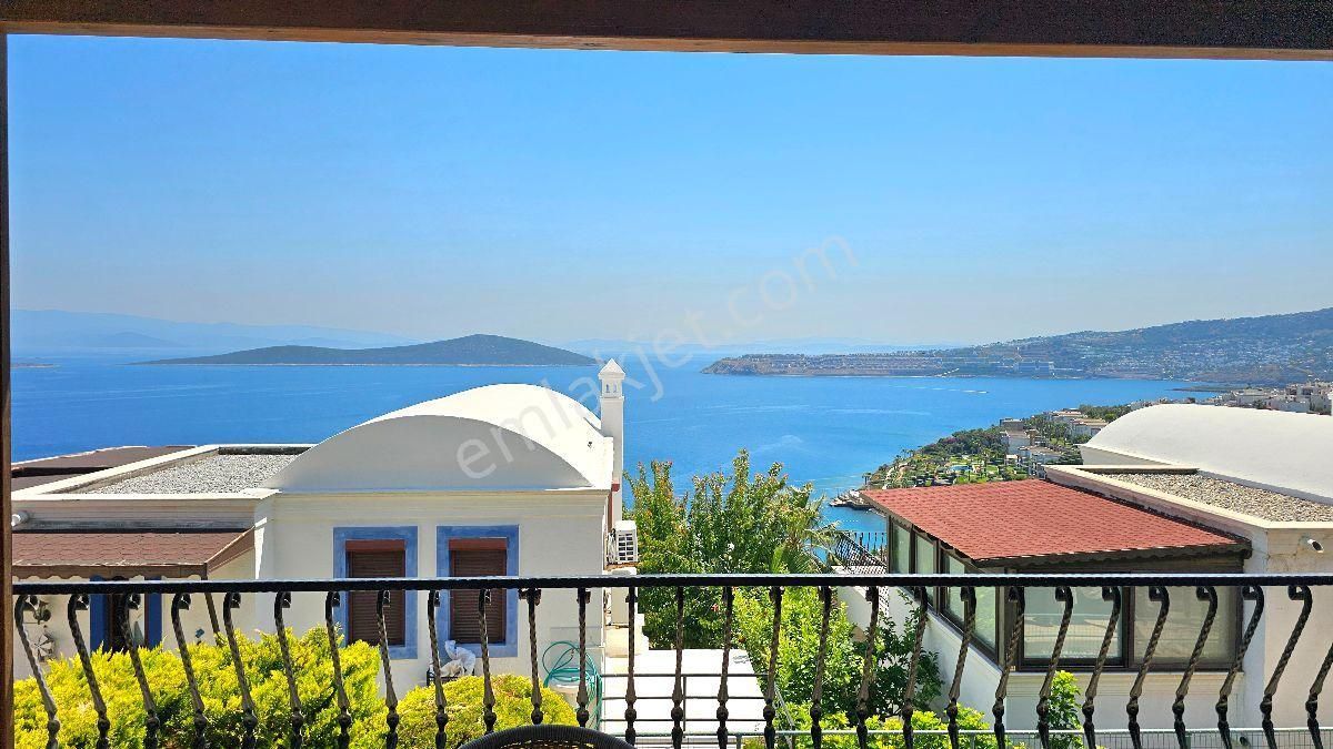 Bodrum Gündoğanda Satılık Özel Plajlı Sitede Deniz Manzaralı Bahçeli 4+1 Müstakil Villa