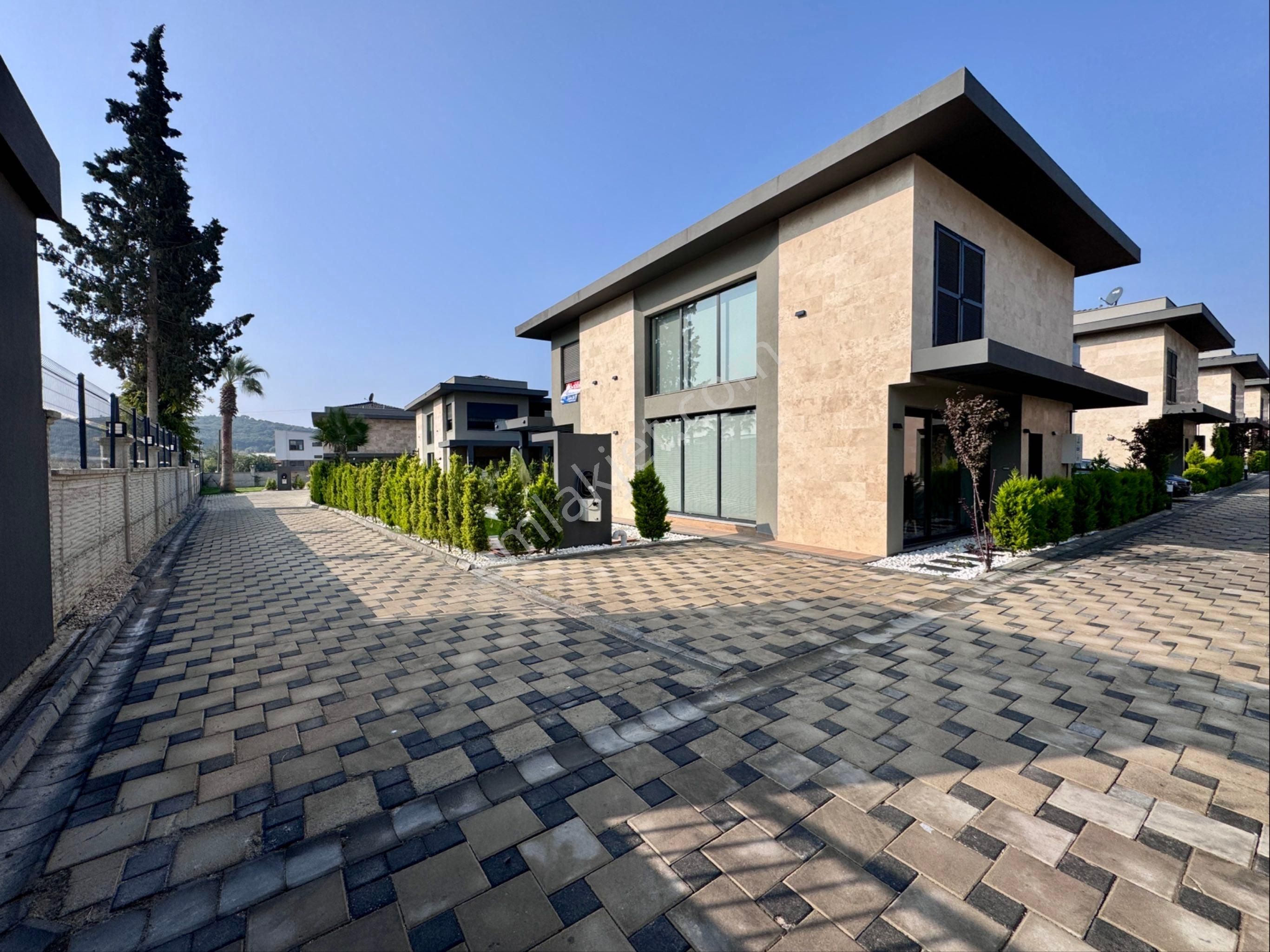 Kuşadası Yavansu’da Sesli Komutlu Akıllı Ev Sistemi, Özel Havuzlu, Eşyalı Ultra Lüks 4+1 Villa