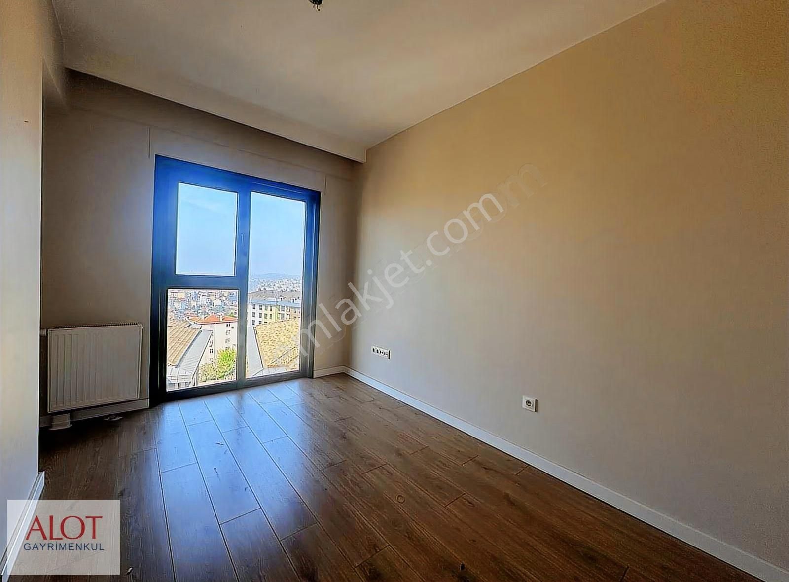 Kiralık 3+1 Daire - Hem Boğaz Manzarası Hem Cadde Bloklar - - Görsel 9