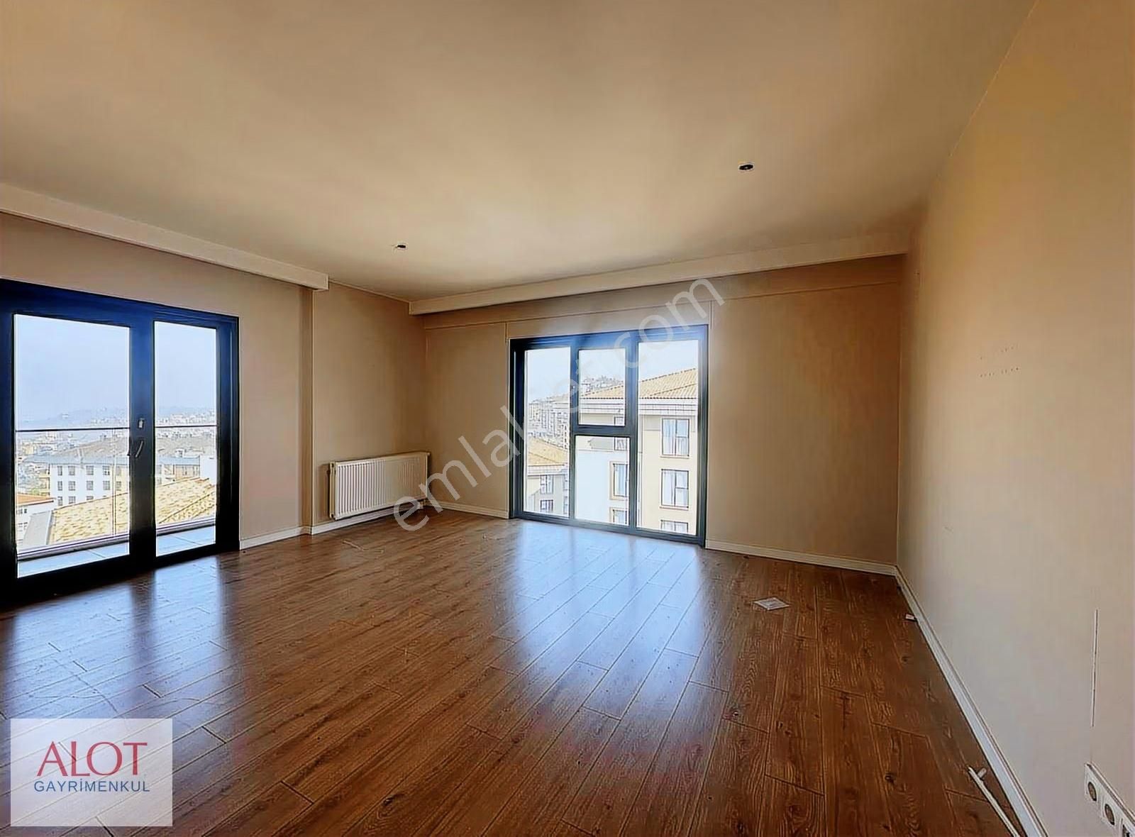 Kiralık 3+1 Daire - Hem Boğaz Manzarası Hem Cadde Bloklar - - Görsel 2