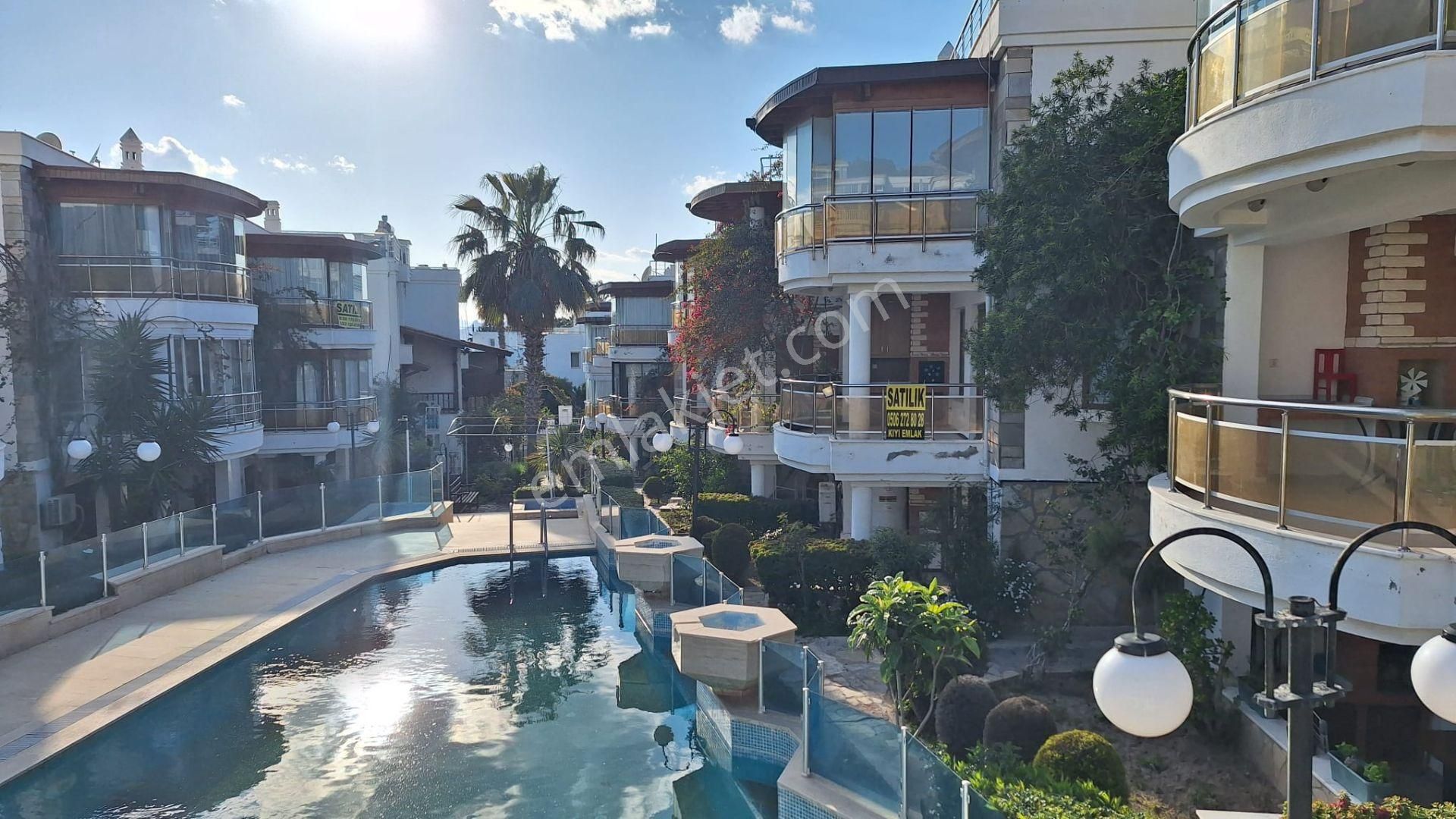 Havuzlu Sitede Üst Dubleks Daire / Denize 3 Dk / Turgutreis