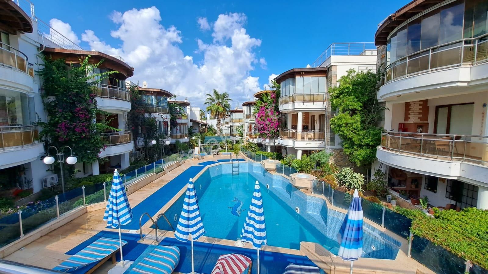 Havuzlu Sitede Üst Dubleks Daire / Denize 3 Dk / Turgutreis - Görsel 2