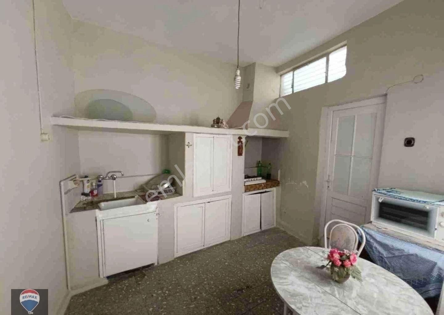 Germencik Ortaklar Mah. Çarşıda Satılık Ev Ve Dükkan - Görsel 2