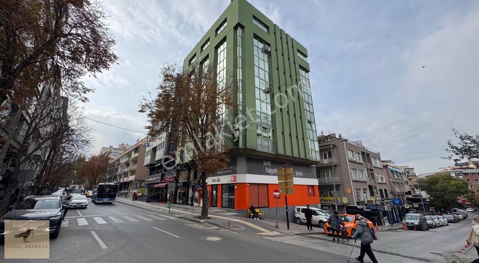 Kiralık, Tunalı Hilmi Cad. Üzerinde Prestijli İş Merkezinde 2+1