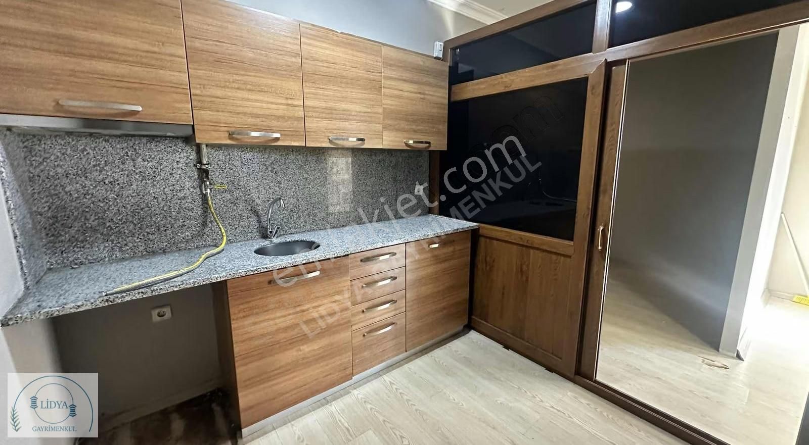 Küçükbakkalköy Mh. Kayışdagı Caddesi Üzerinde 60 M2 Ofis - Görsel 3