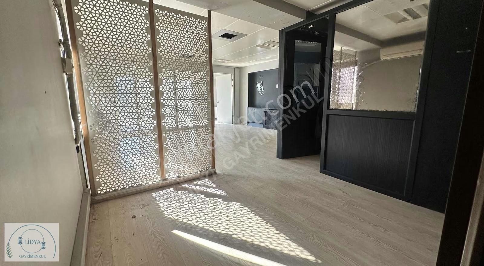 Küçükbakkalköy Mh. Kayışdagı Caddesi Üzerinde 60 M2 Ofis - Görsel 9