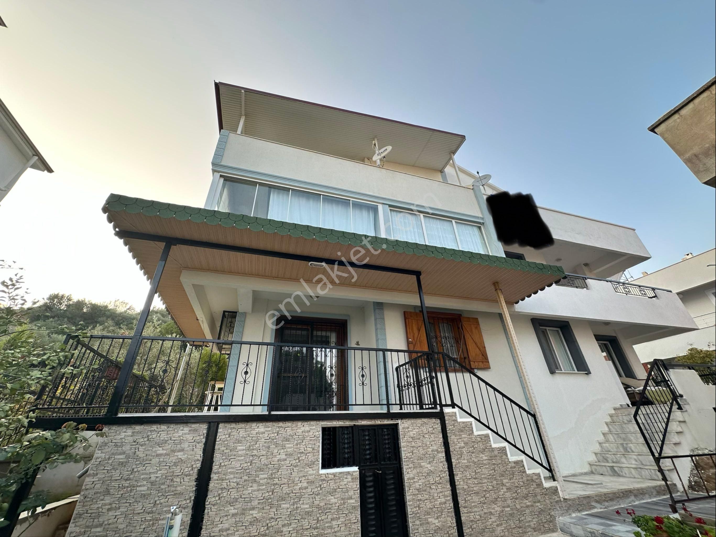 Seferihisar Doğanbey De Satılık 4+1 Yazlık Villa Deniz Manzaralı