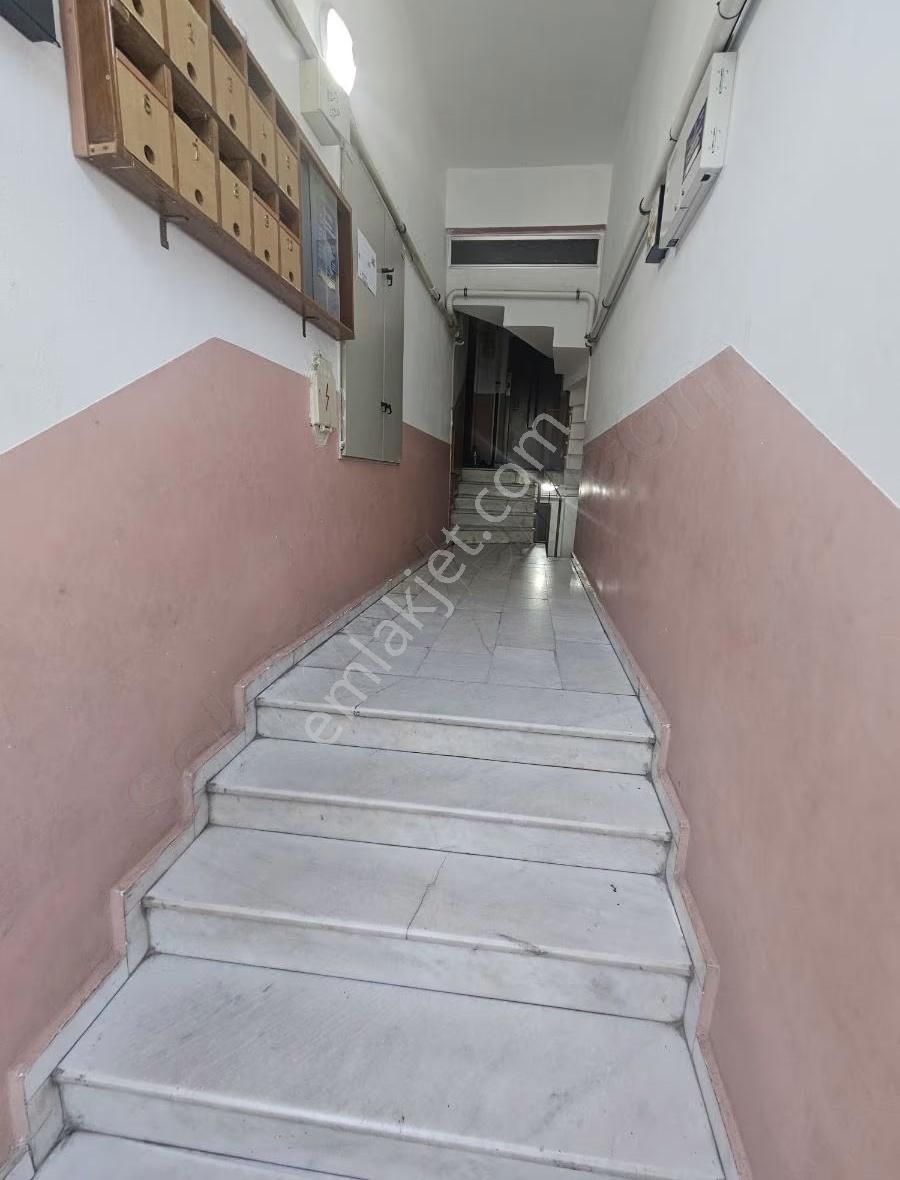 Üsküdar Merkezde 2+1 Teraslı Bahçeli 85m2 Kiracısız Daire - Görsel 2