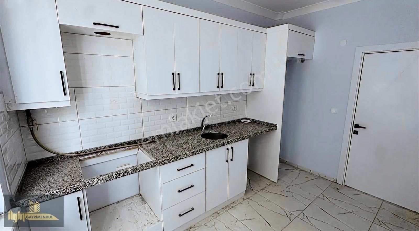 Çiftlikköy Çiftlik Mah'de Kiralık 2+1 Daire - Görsel 3