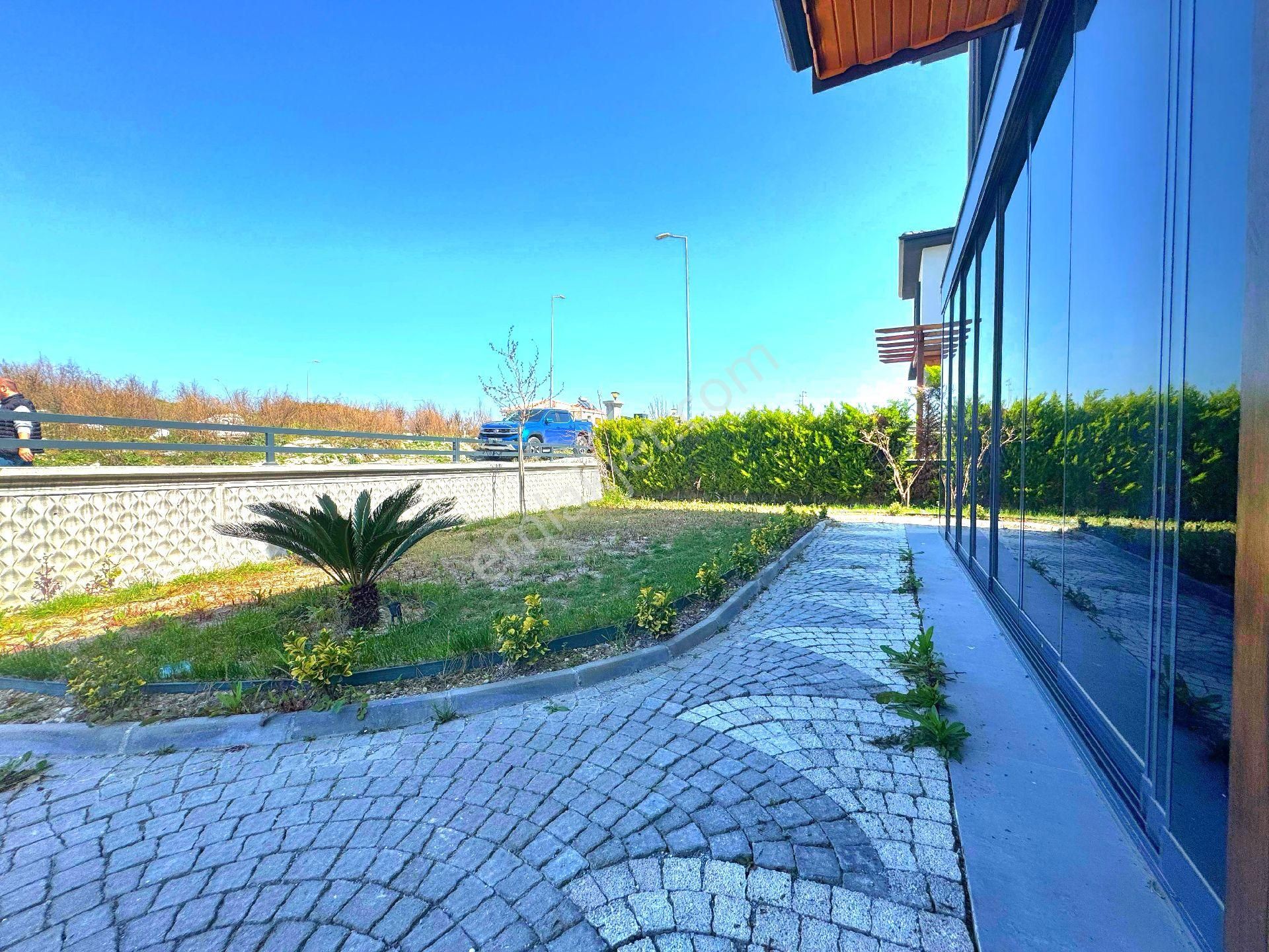 Davutlarda Özel Havuzlu 3+1 Bahçeli Villa - Görsel 30