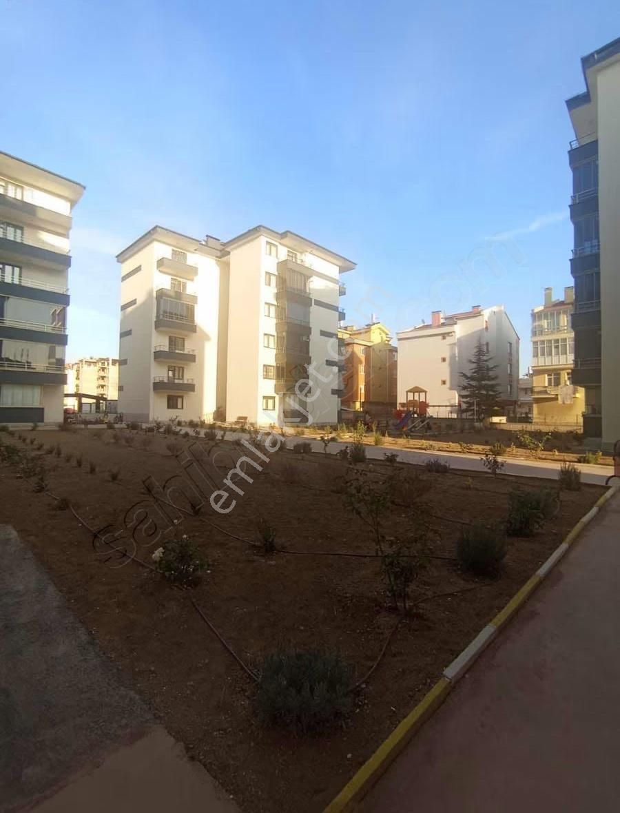 Ulubatlıhasan Mah Kırbaşı Cad Sıfır 3+1 Geniş Site İçi Daire