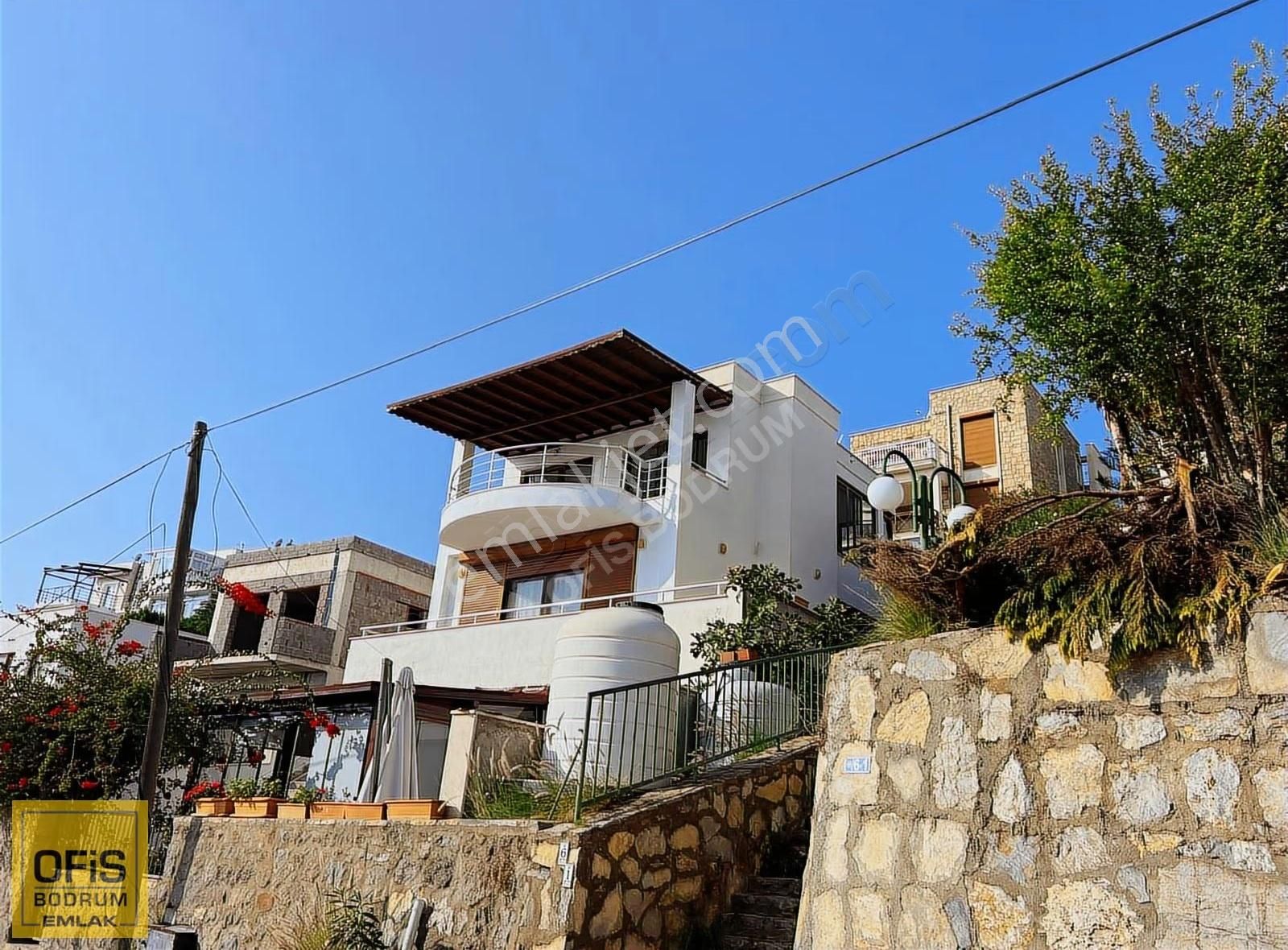 Bodrum Akyarlar Satılık Deniz Manzaralı, Bahçeli Üst Kat 2+1 - Görsel 2