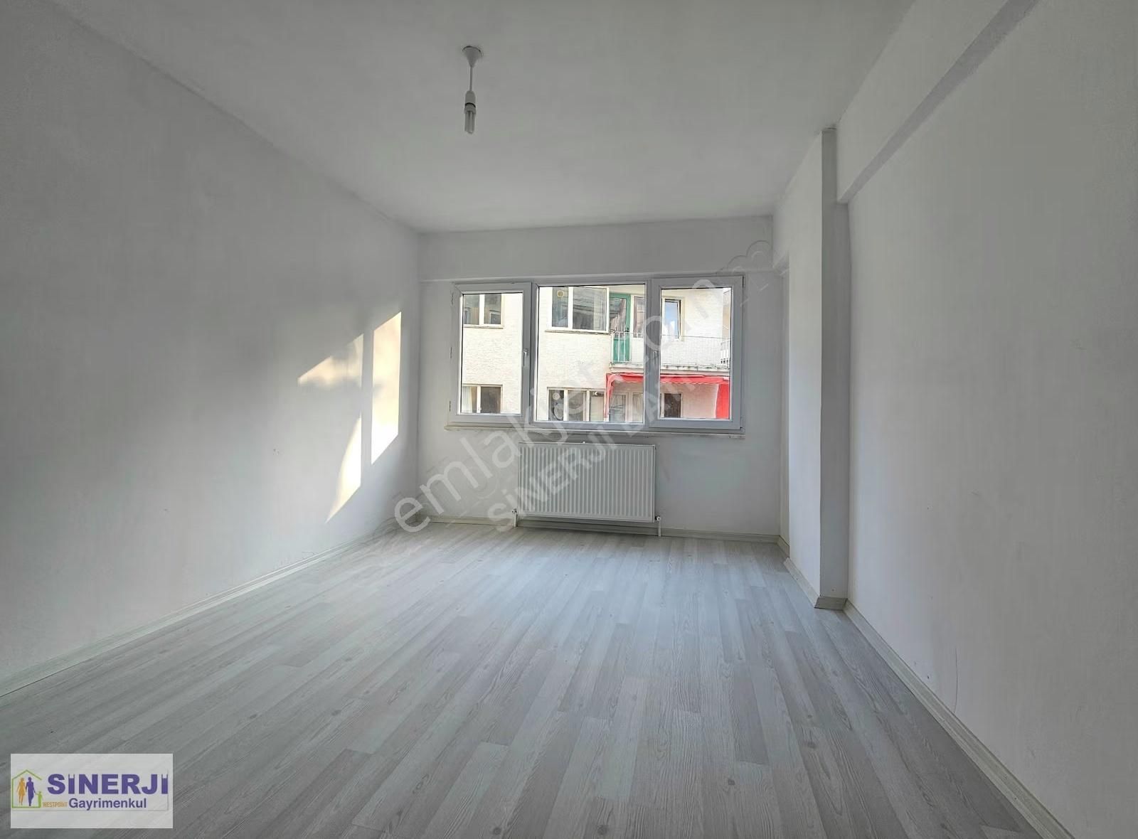 Sahile 250 Metre, İçi Yenilenmiş Satılık 2+1 Arakat Daire - Görsel 6