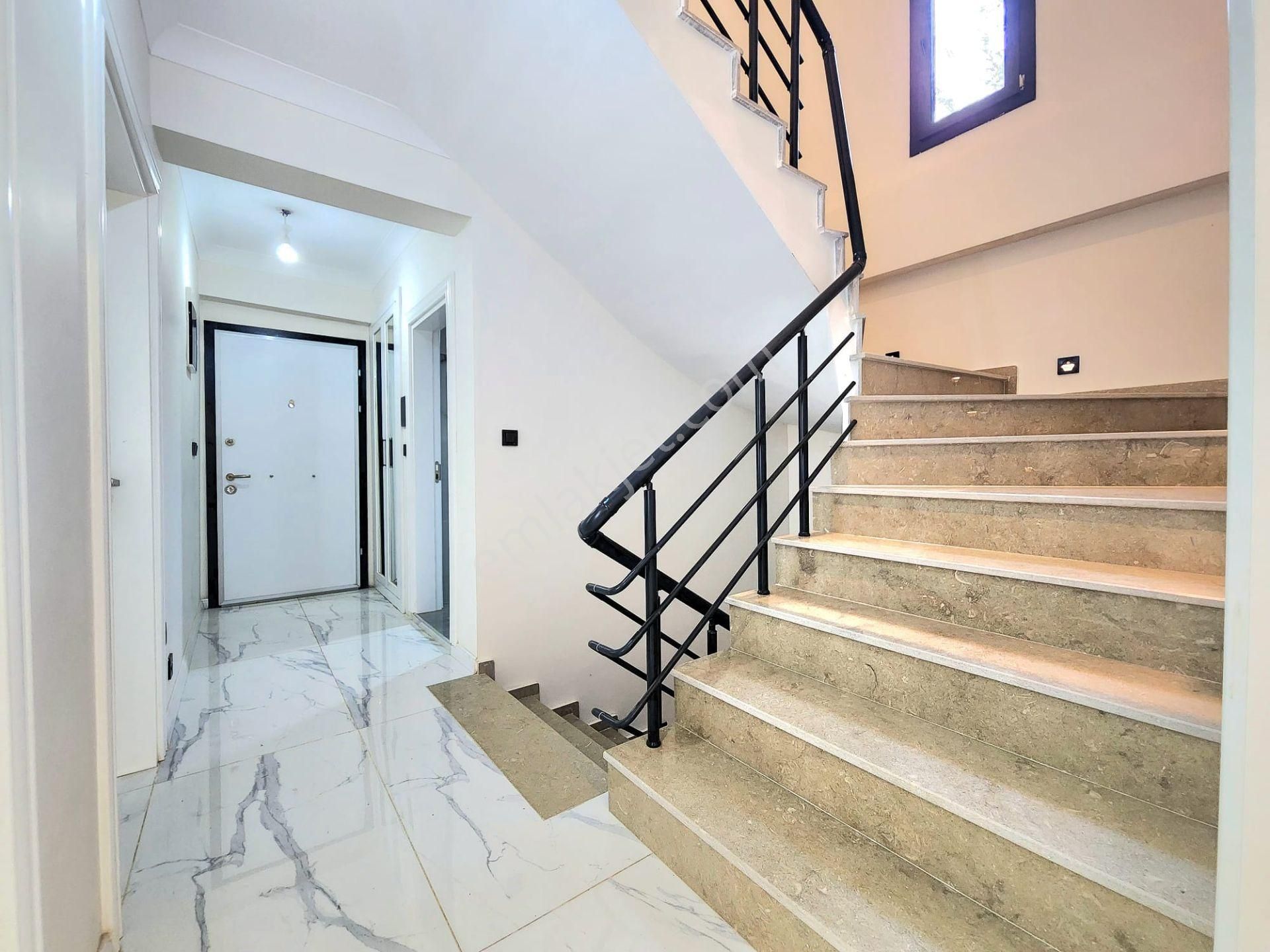 ▶ ▶ Akçay Körfez'den 350 M2 Arsa İçinde Geniş Bahçeli 7+1 Bağımsız Tek Müstakil - Görsel 17