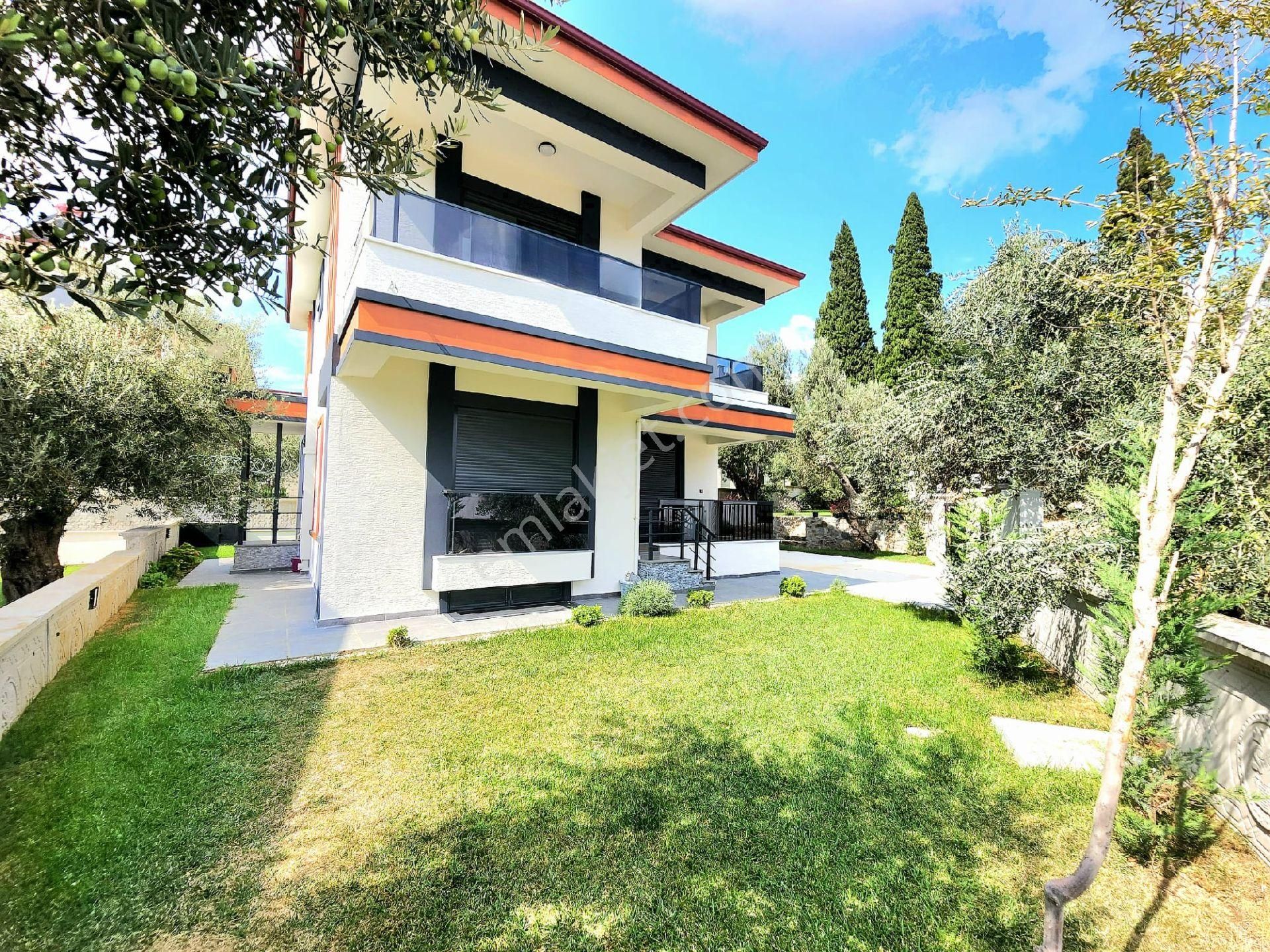▶ ▶ Akçay Körfez'den 350 M2 Arsa İçinde Geniş Bahçeli 7+1 Bağımsız Tek Müstakil