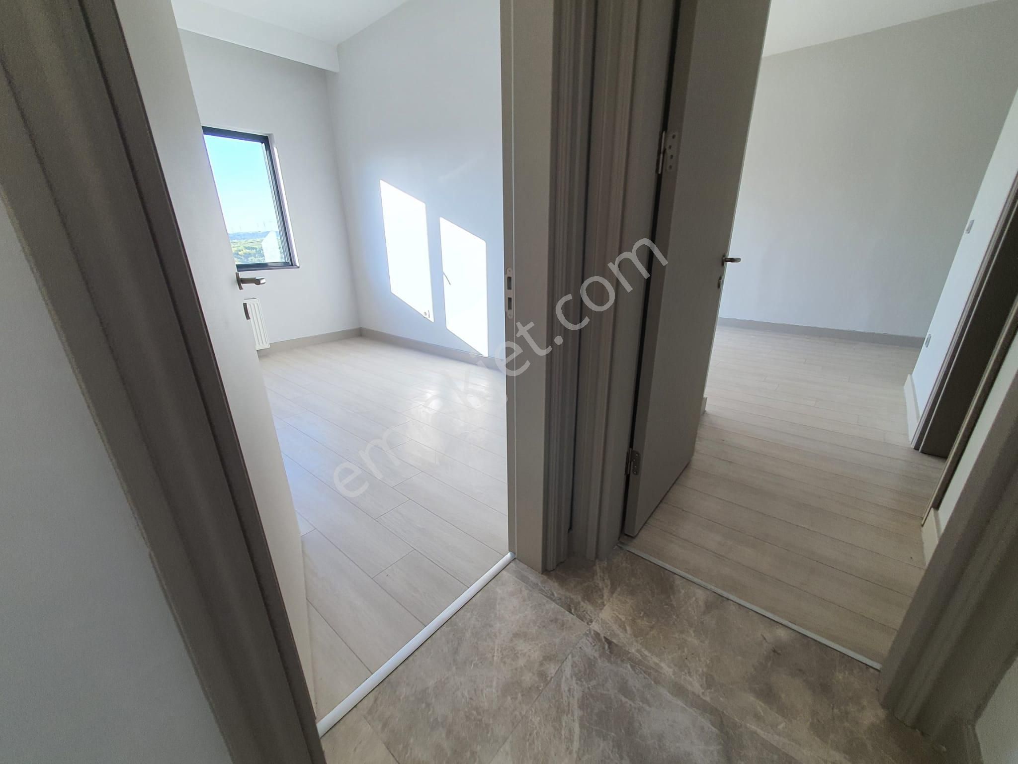 Turyaptan Emlak Konutta Yüksek Katta Manzaralı Satılık Daire 3+1 159 M2 - Görsel 16