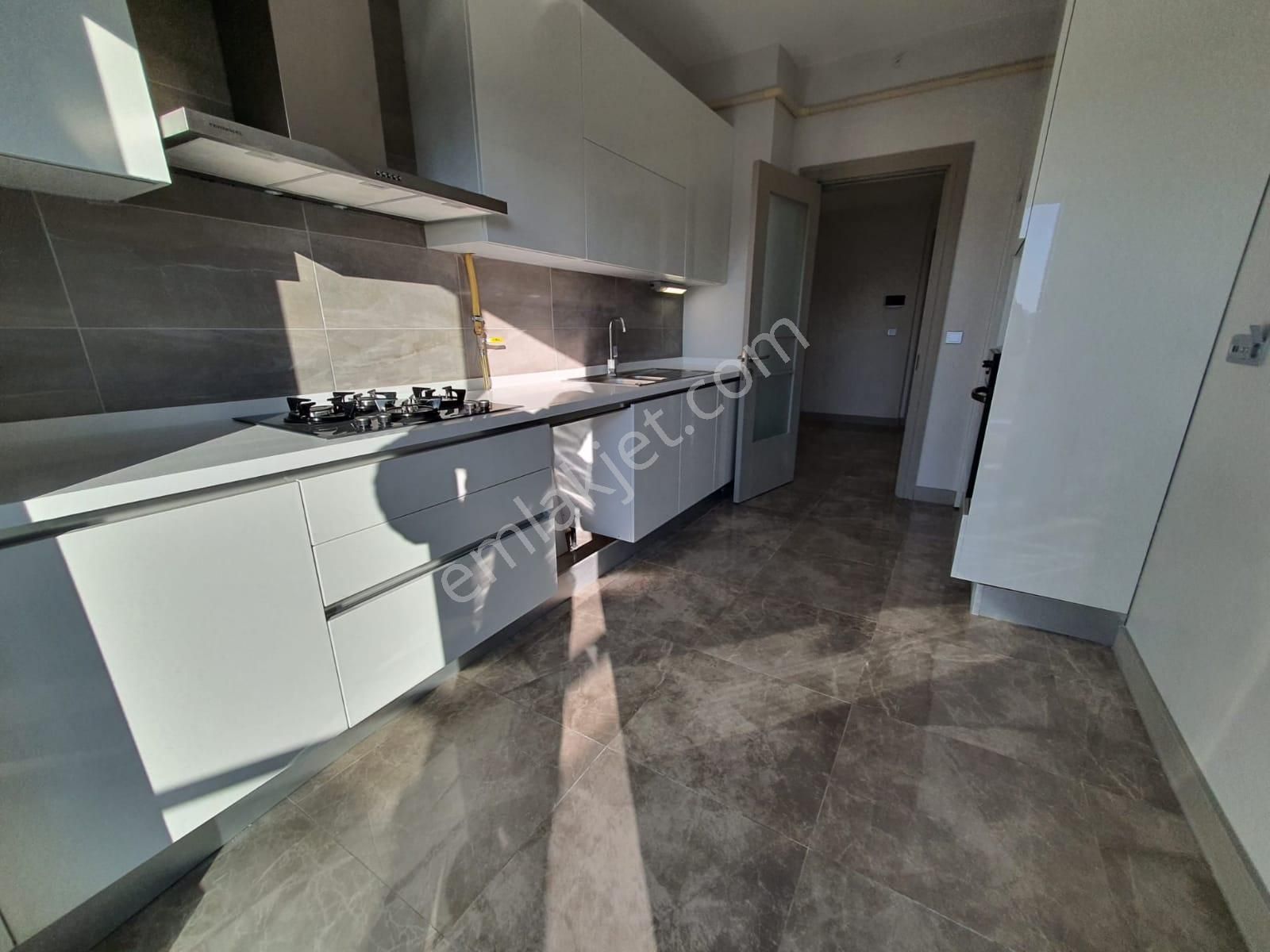 Turyaptan Emlak Konutta Yüksek Katta Manzaralı Satılık Daire 3+1 159 M2 - Görsel 18