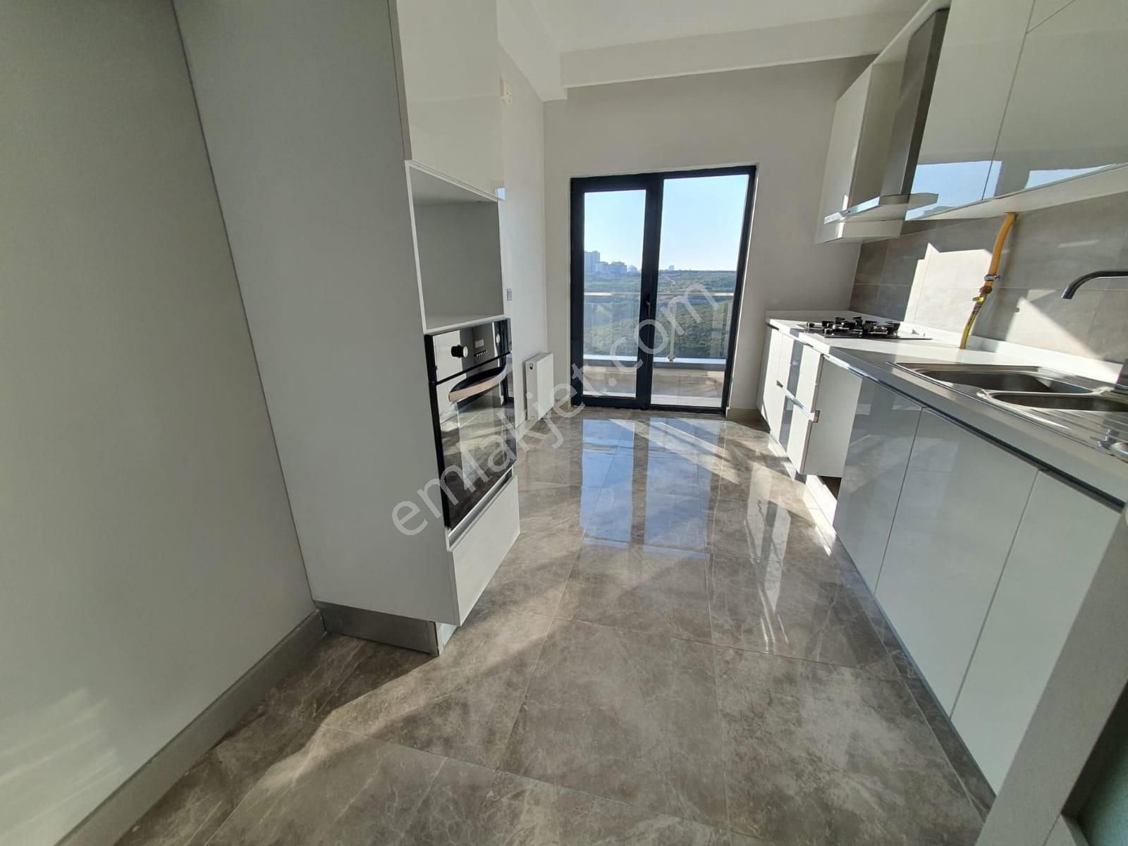 Turyaptan Emlak Konutta Yüksek Katta Manzaralı Satılık Daire 3+1 159 M2 - Görsel 14