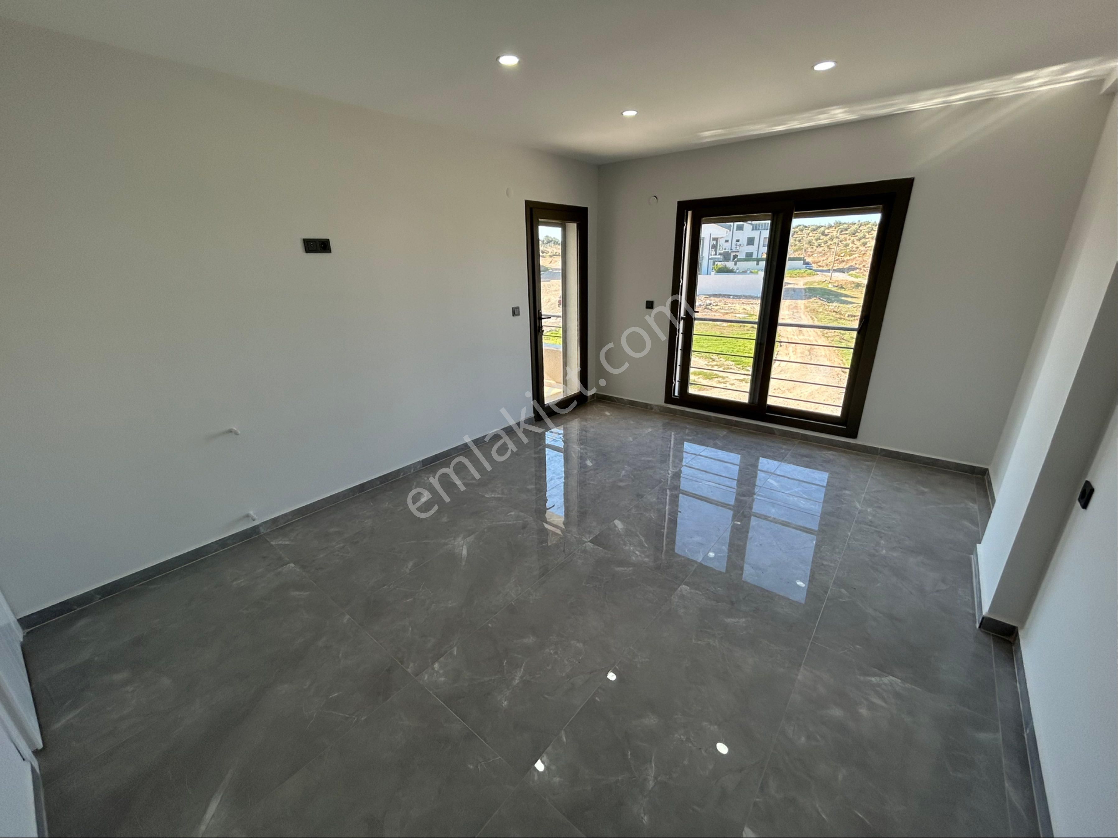 Didim Hisarda Havuzlu Sitede Köşe Villa - Görsel 19