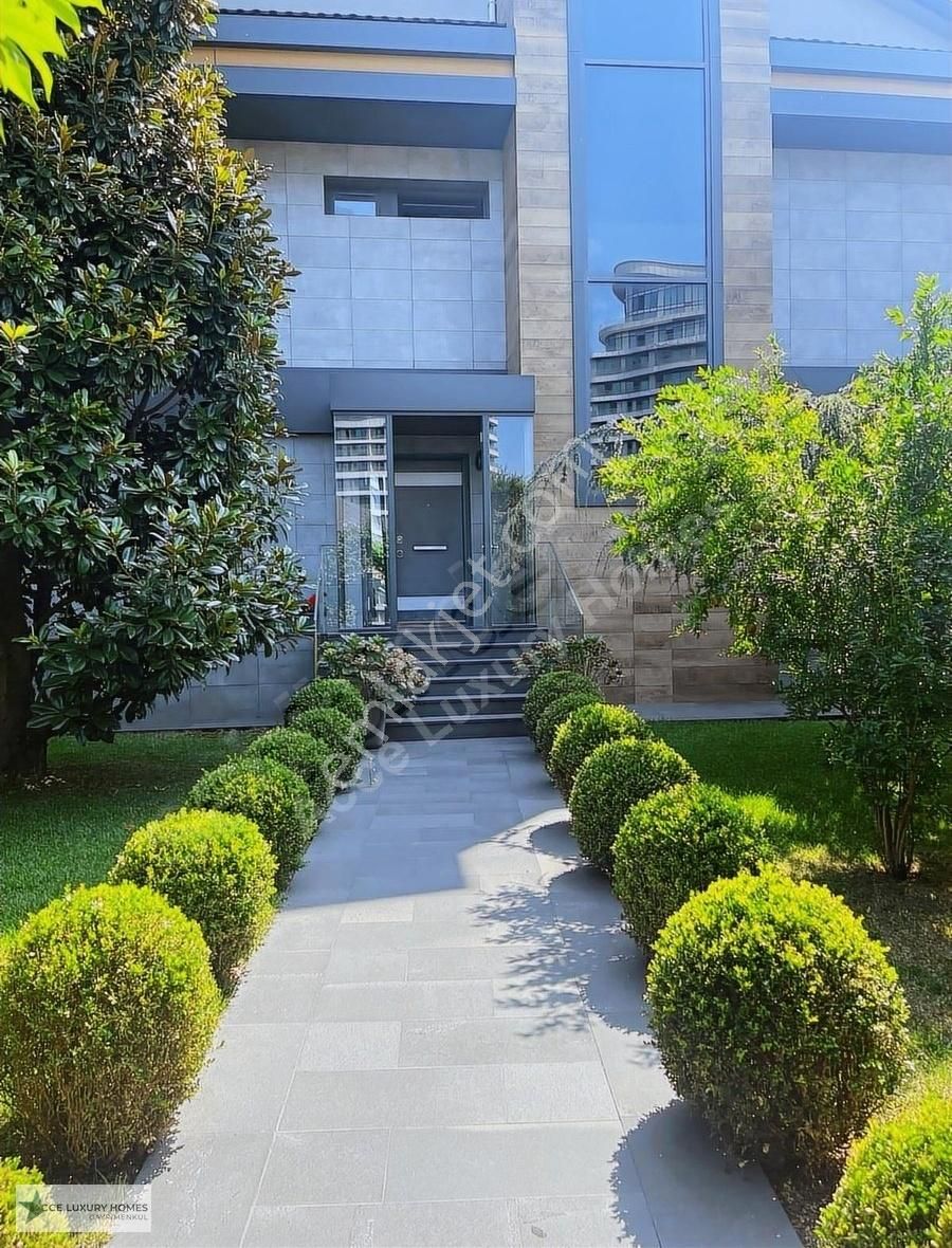 Beykoz Acarkent'te Eşsiz Manzaraya Sahip Satılık Lüks Villa - Görsel 24