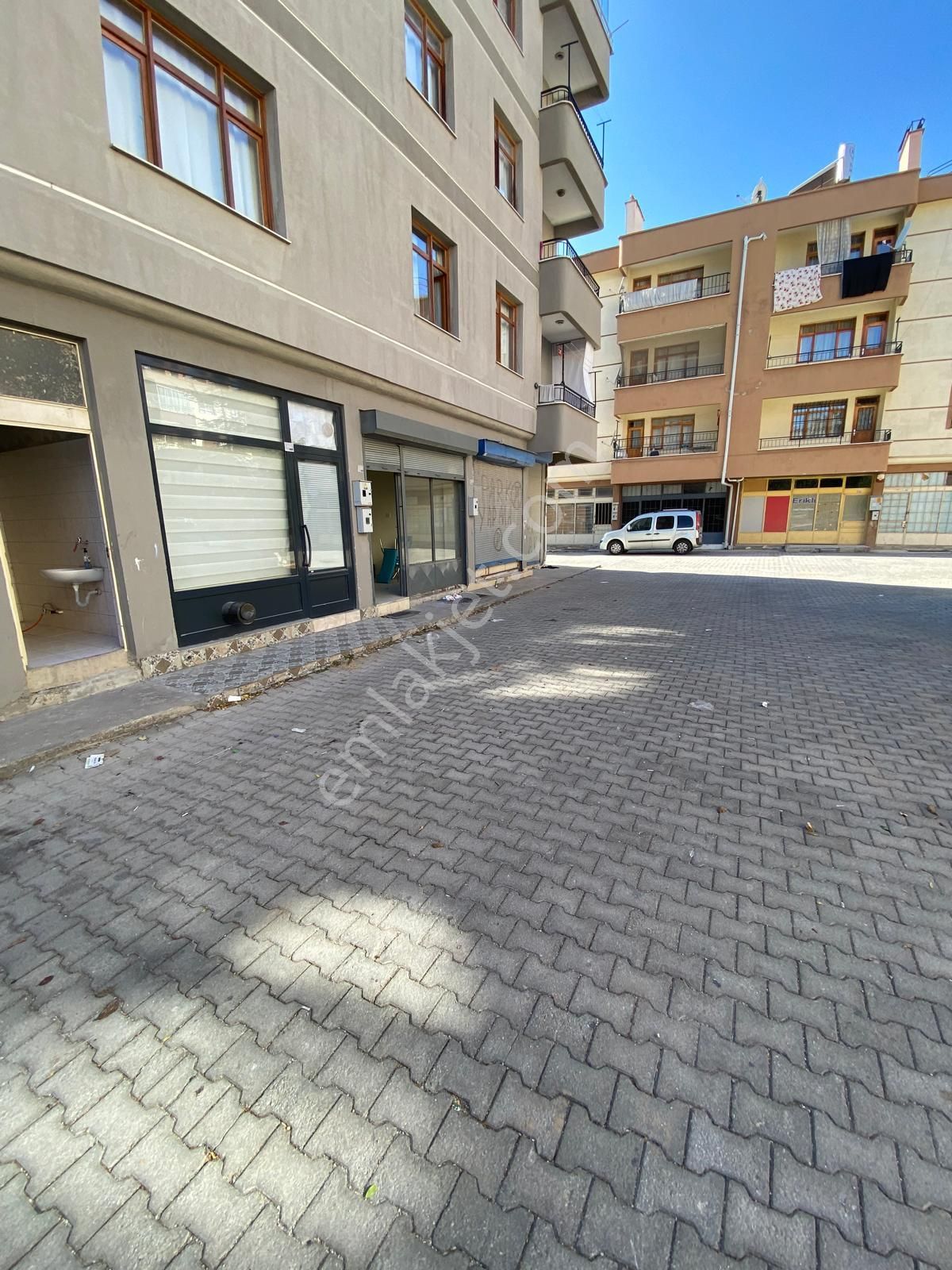 Serap Emlaktan Sancak Mahallesi Novada Avm Karşısı Kiralık Dükkan - Görsel 3