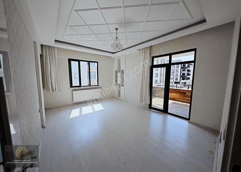 Yeditepe Emlak'tan Su Yolu Cadde Yakını 2+1 Ara Kat Daire!