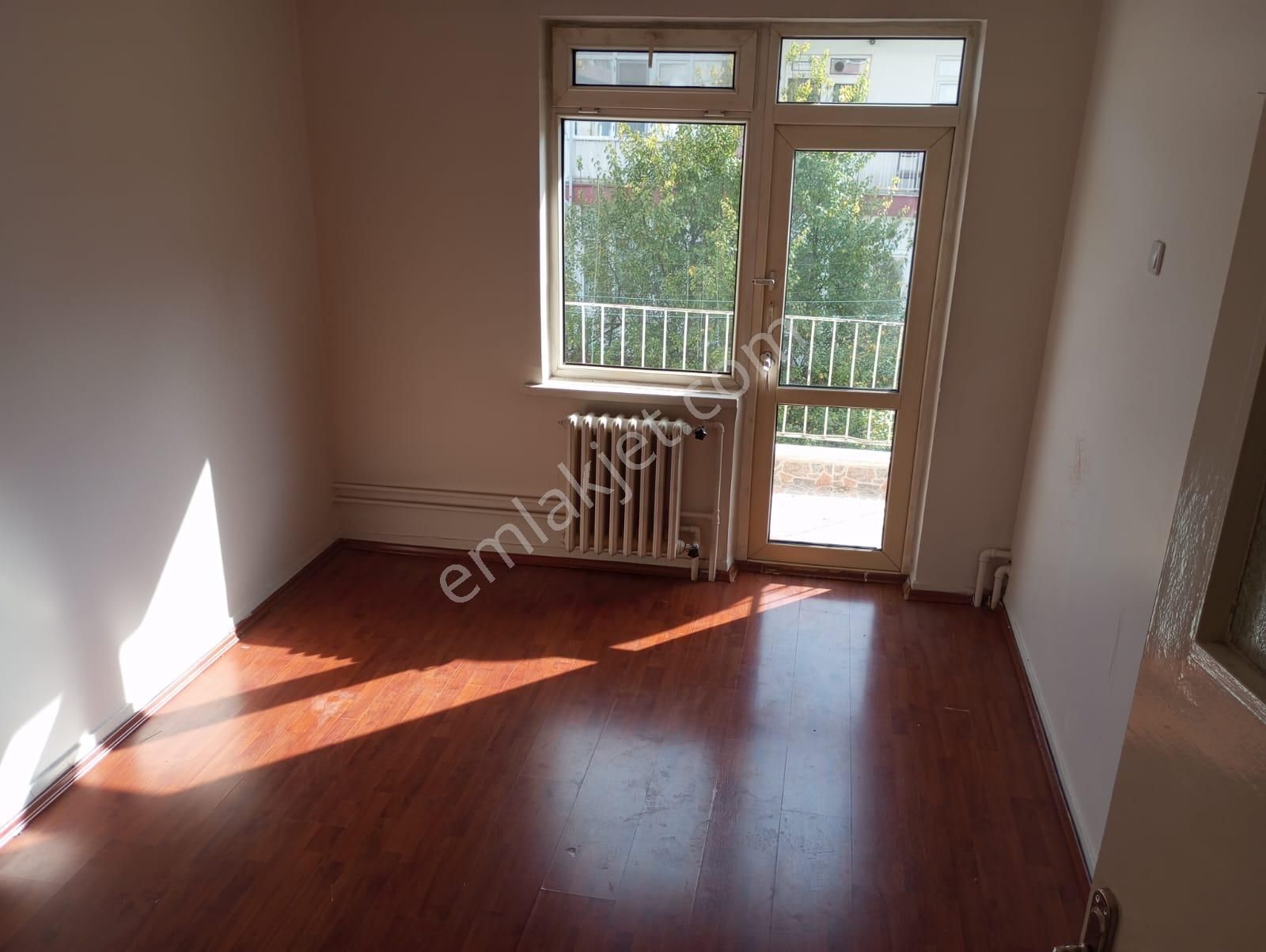 Neon Dan Aşagı Eglencede Bagımsız Salon Orta Kat Güney Cephe Kiralık - Görsel 3