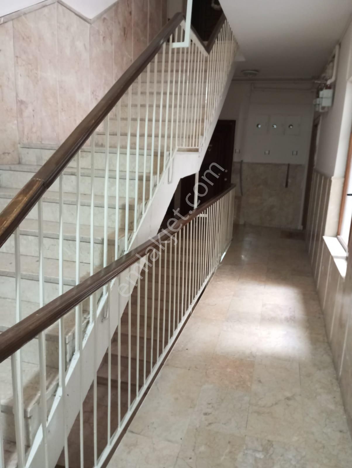 Neon Dan Aşagı Eglencede Bagımsız Salon Orta Kat Güney Cephe Kiralık - Görsel 5