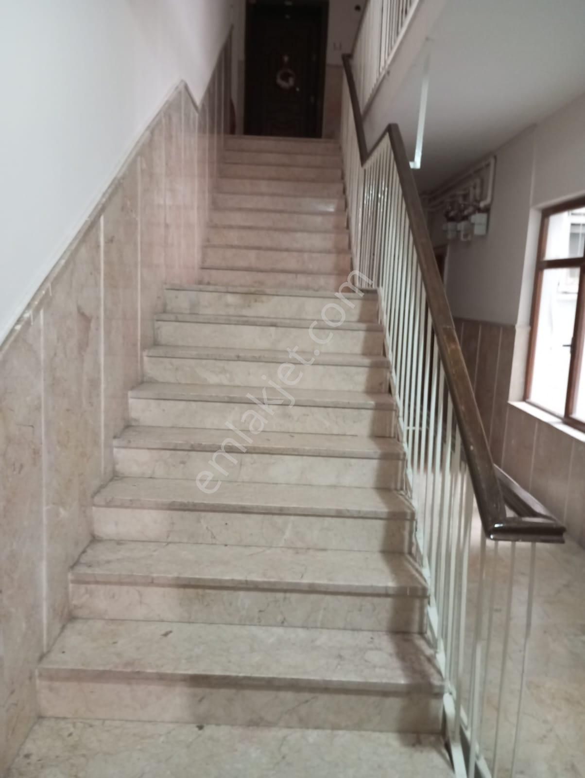 Neon Dan Aşagı Eglencede Bagımsız Salon Orta Kat Güney Cephe Kiralık - Görsel 9