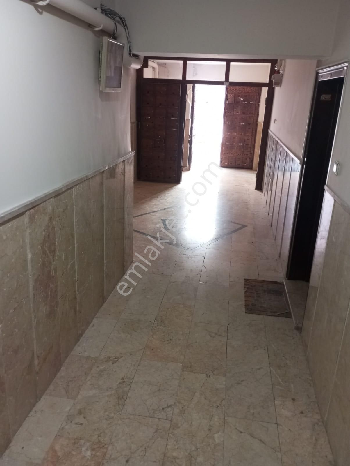 Neon Dan Aşagı Eglencede Bagımsız Salon Orta Kat Güney Cephe Kiralık - Görsel 8