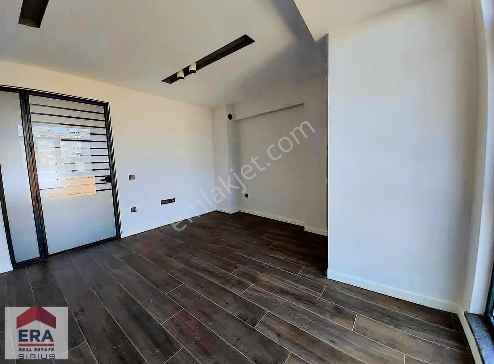 Lise Caddesi Reform İş Merkezi'nde Satılık Lüks Ofis - Görsel 26