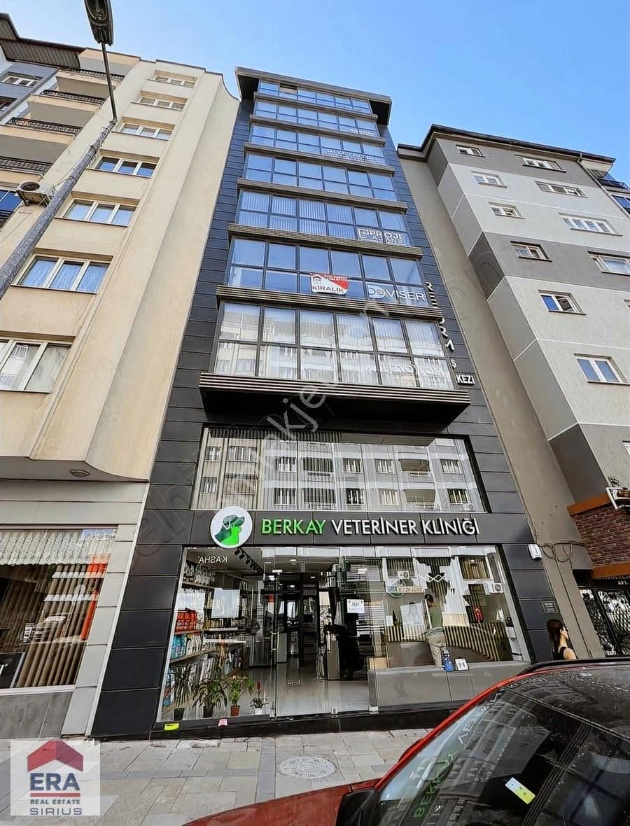Lise Caddesi Reform İş Merkezi'nde Satılık Lüks Ofis - Görsel 25