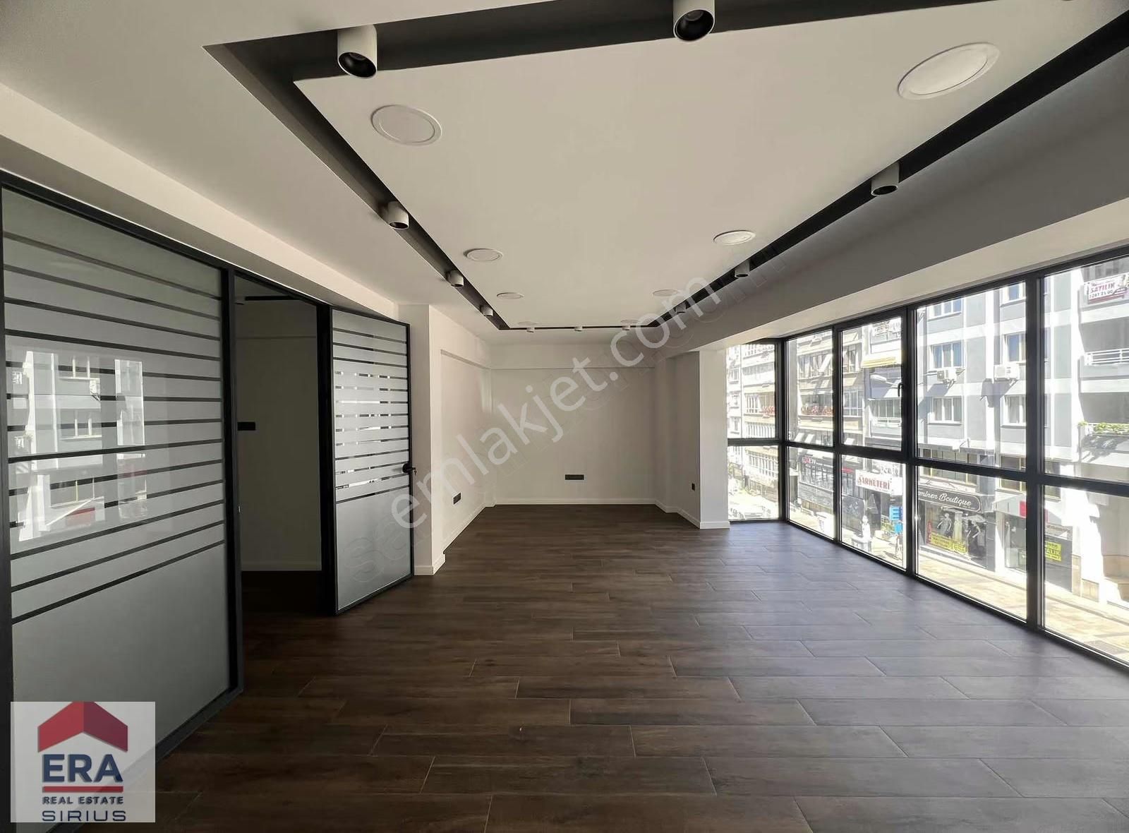 Lise Caddesi Reform İş Merkezi'nde Satılık Lüks Ofis - Görsel 10