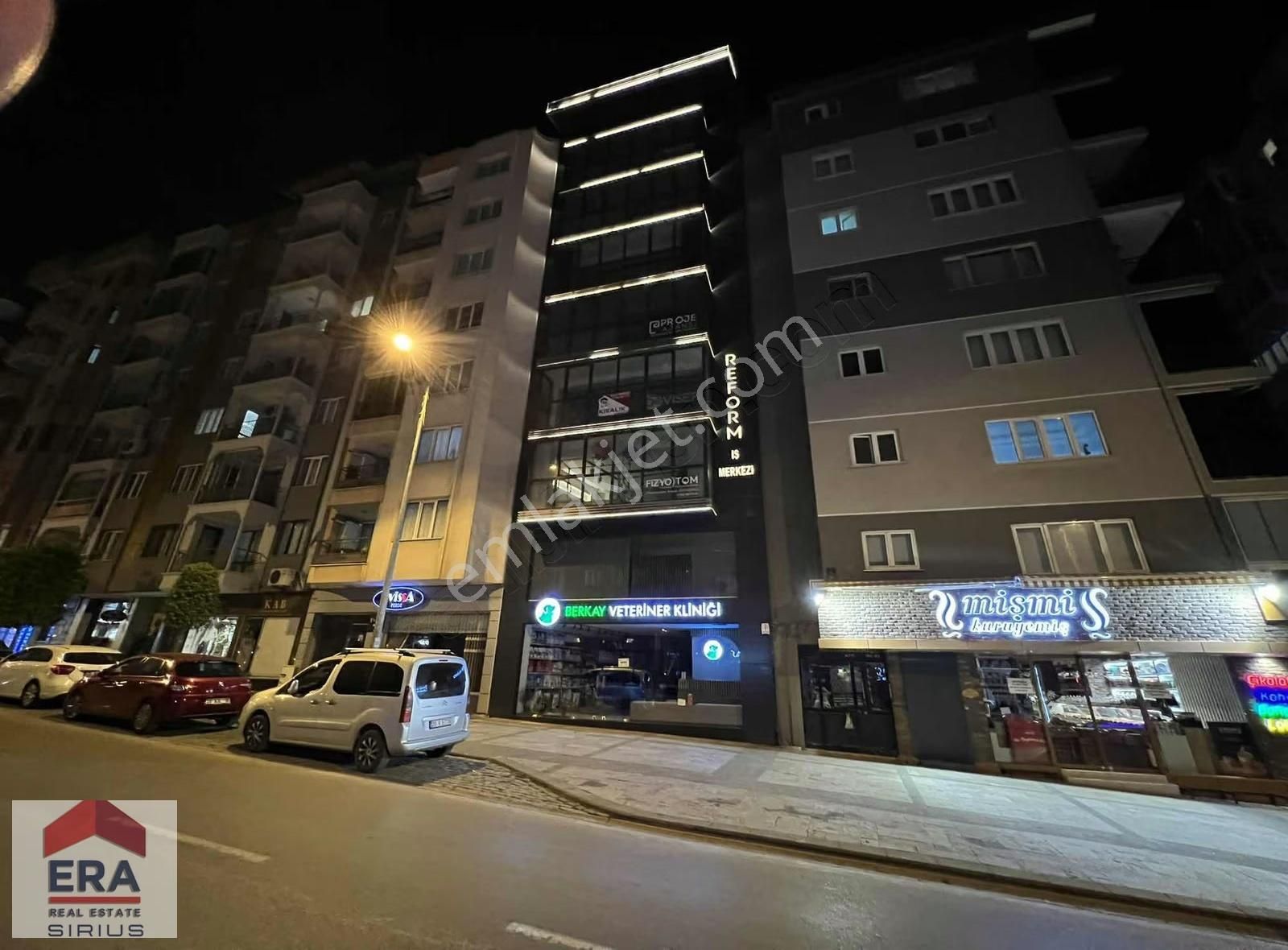 Lise Caddesi Reform İş Merkezi'nde Satılık Lüks Ofis - Görsel 13