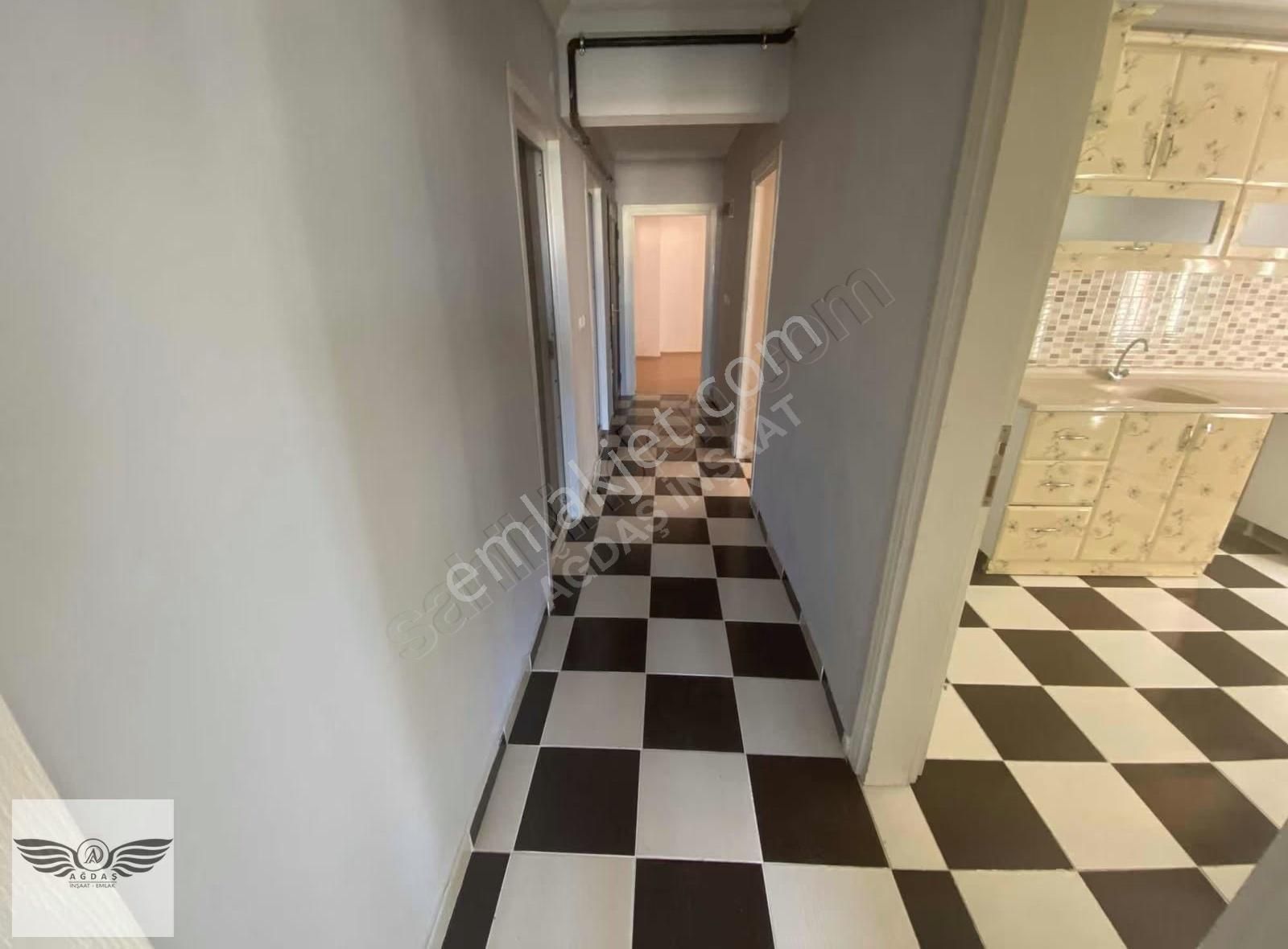 Merkezi Konumda 2+1 Ön Cehpe Ara Kat İskanlı Satılık Daire