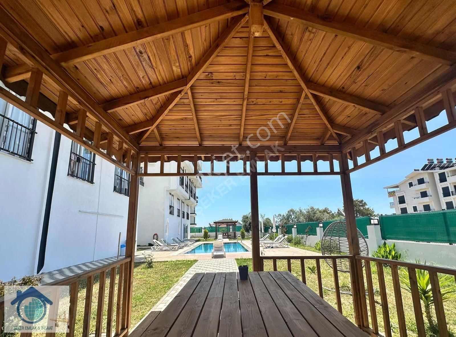 Sarılarda Havuzlu Asansörlü Araç Takasli 2+1 Daire Manzaralı