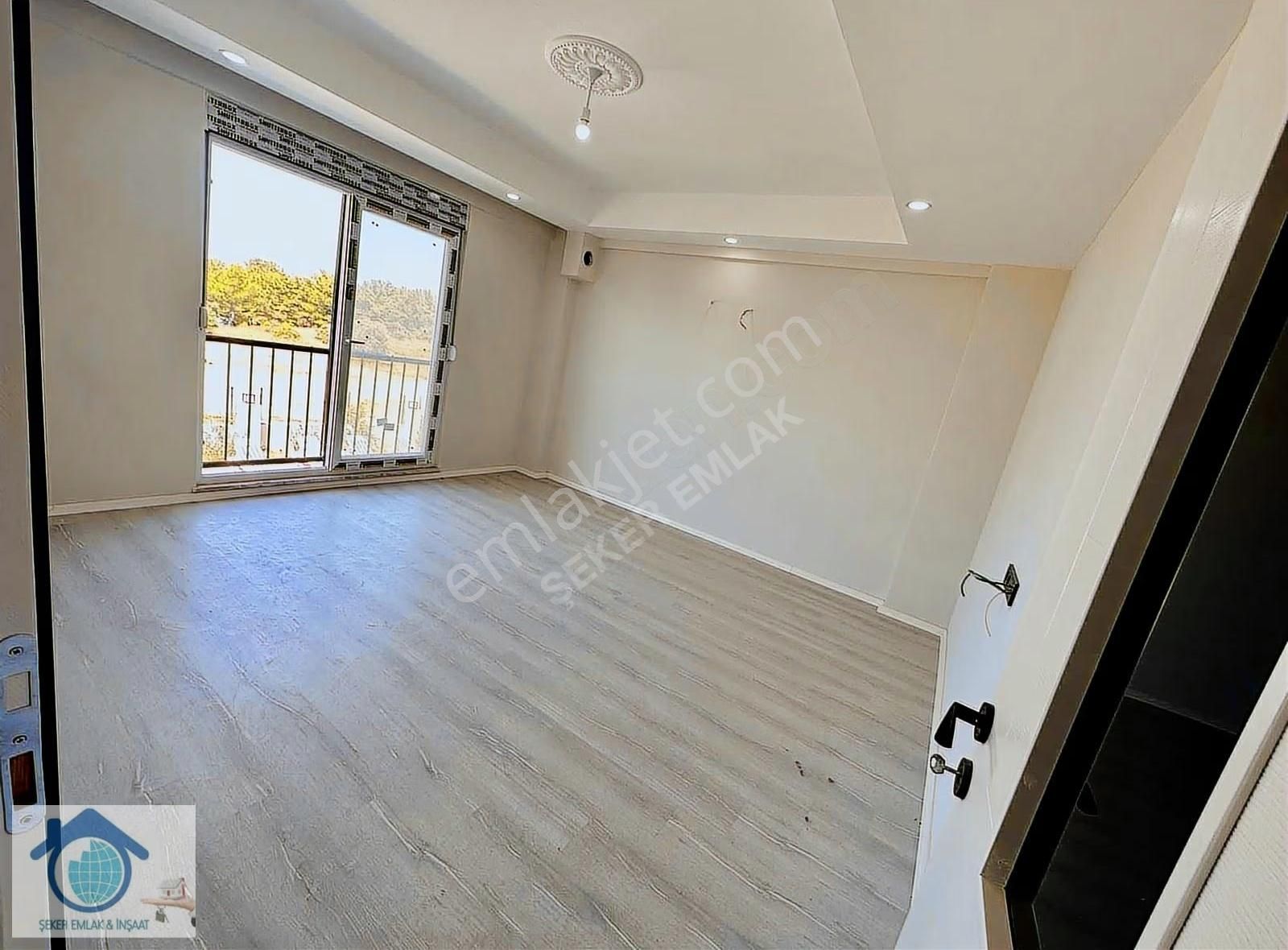 Sarılarda Havuzlu Asansörlü Araç Takasli 2+1 Daire Manzaralı - Görsel 31