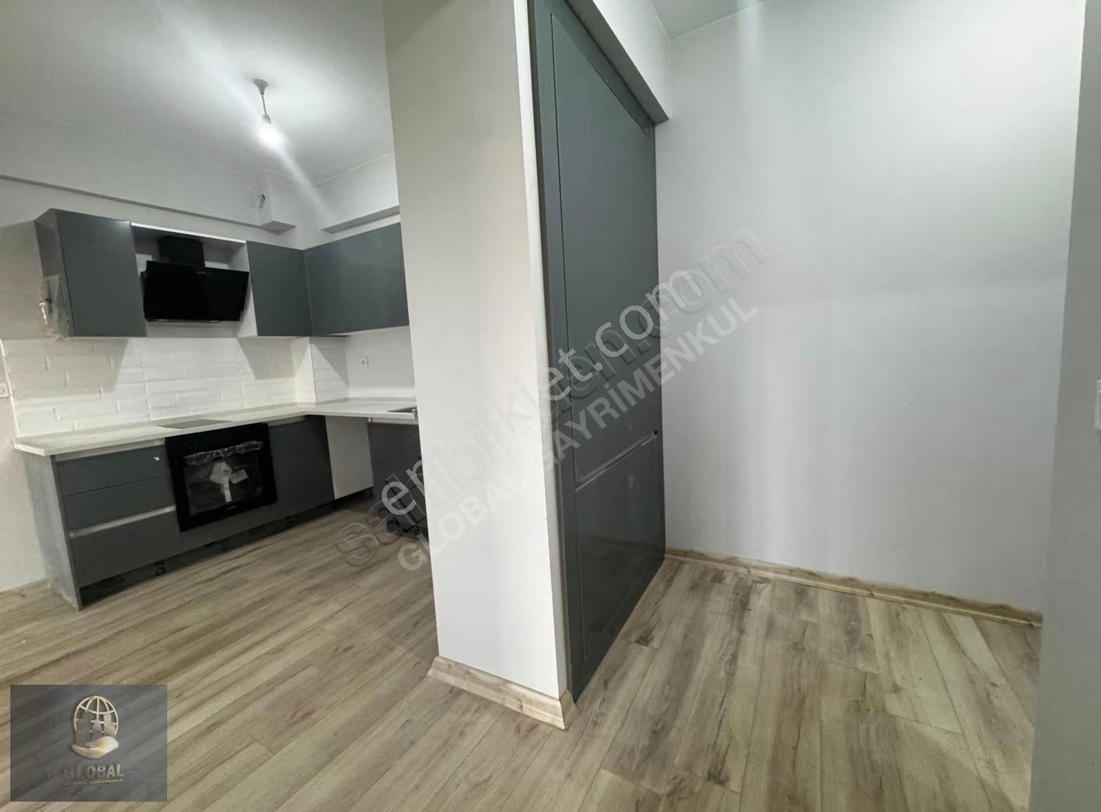 Çorlu Hürriyet Mh Gümüş Towers'ta Havuz Cephe Arakat Satılık 1+1 - Görsel 20
