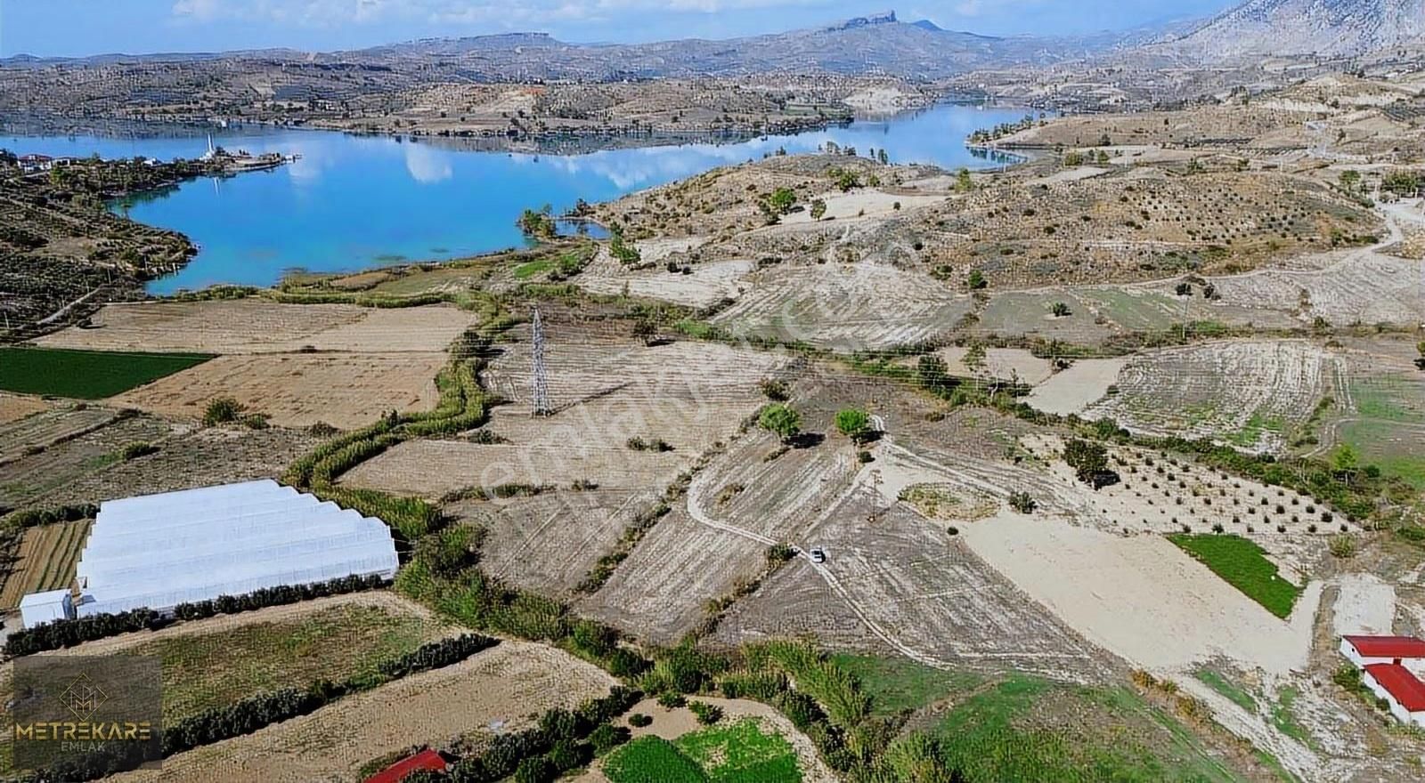 Metrekare Emlak'tan Göl Manzaralı 1380 M2 Satılık Tarla