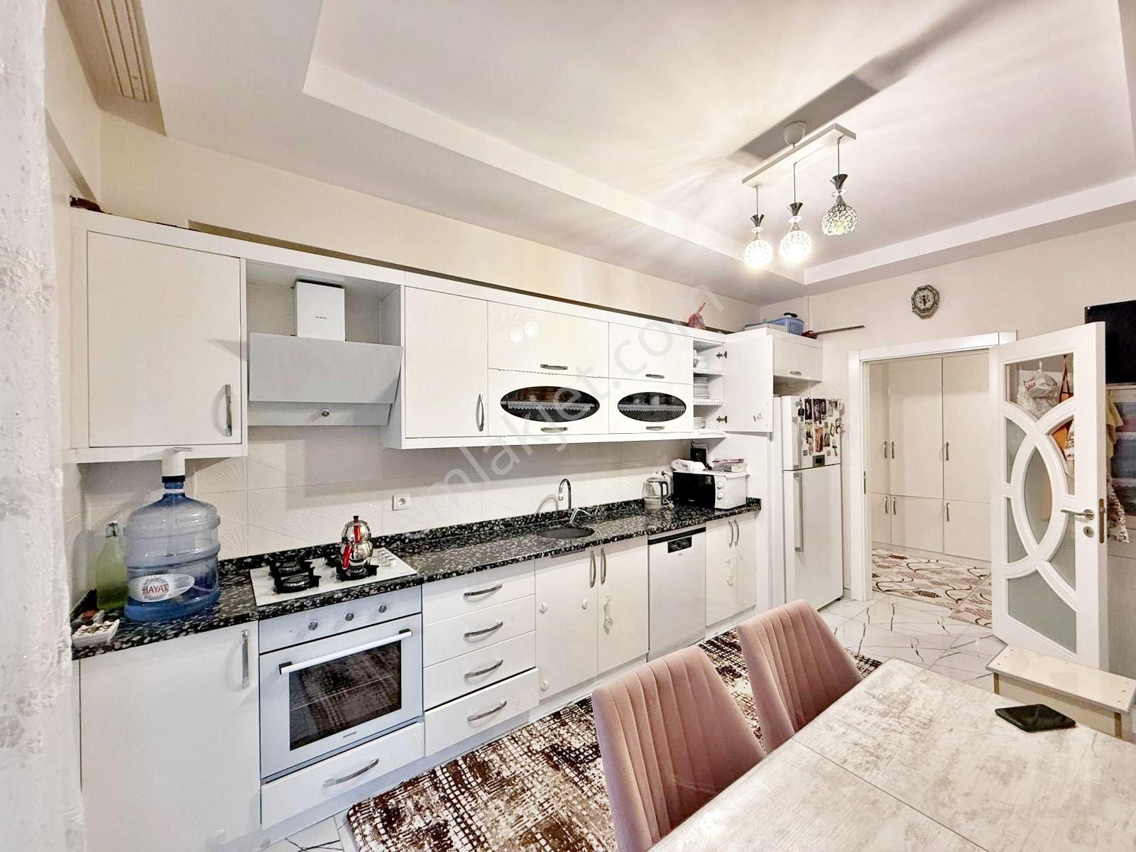 Alpaslan'da Geniş Oturumlu Ara Kat Çift Balkonlu Lüx 4+1 Daire - Görsel 2