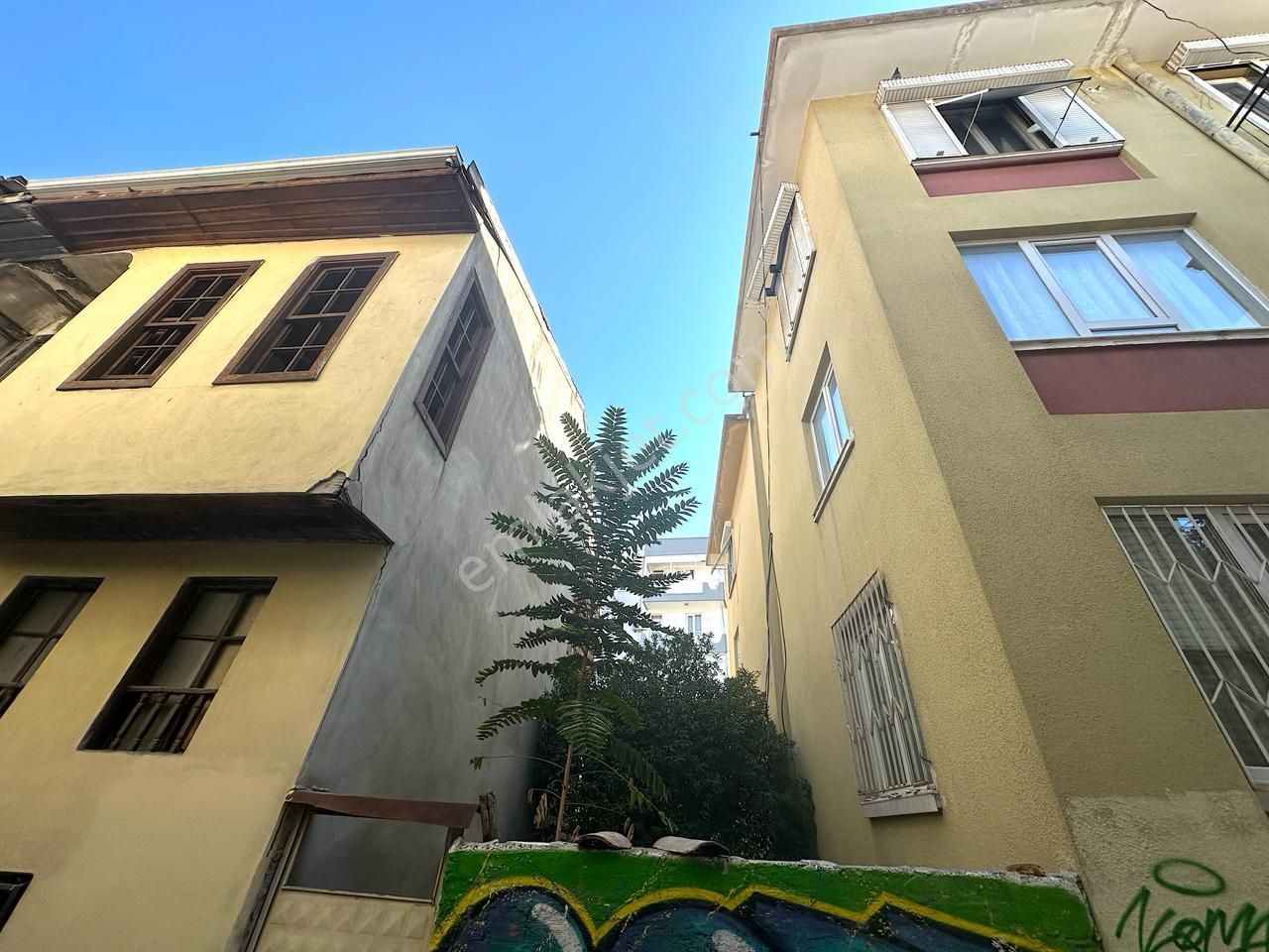 Kaleiçine Yakın 21 Odalı Butik Otele Uygun 480m2 Arsalı 2 Bina