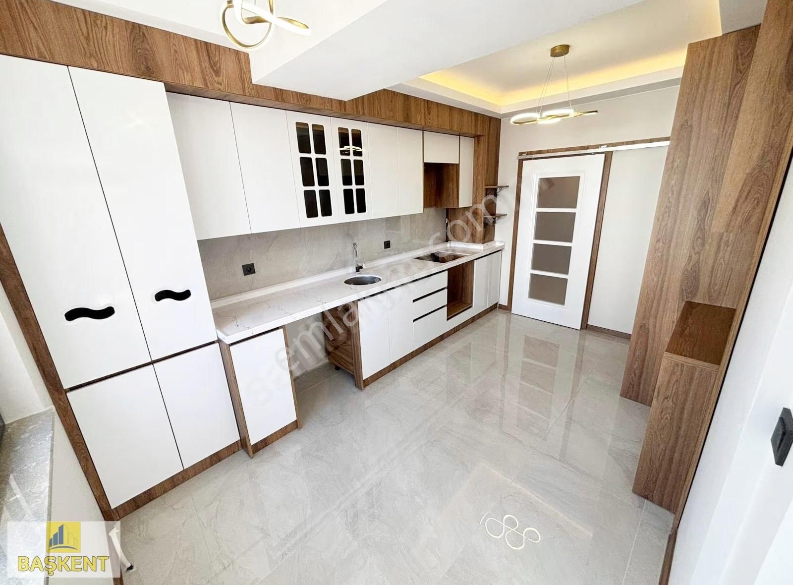 Başkent Gayrimenkul'den Geniş Aileler İçin Ara Katta Lüks 3+1 Ev - Görsel 22