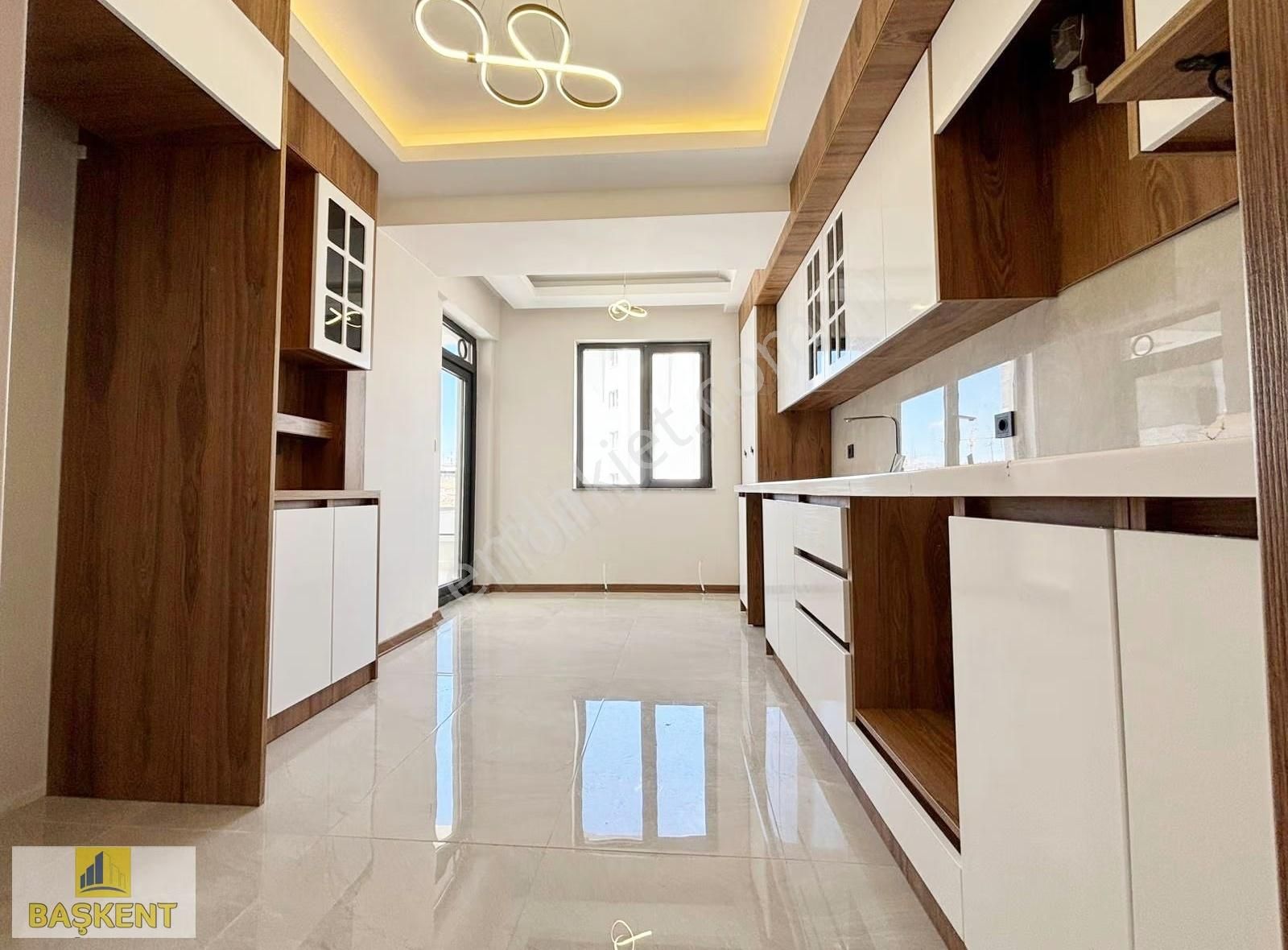 Başkent Gayrimenkul'den Geniş Aileler İçin Ara Katta Lüks 3+1 Ev