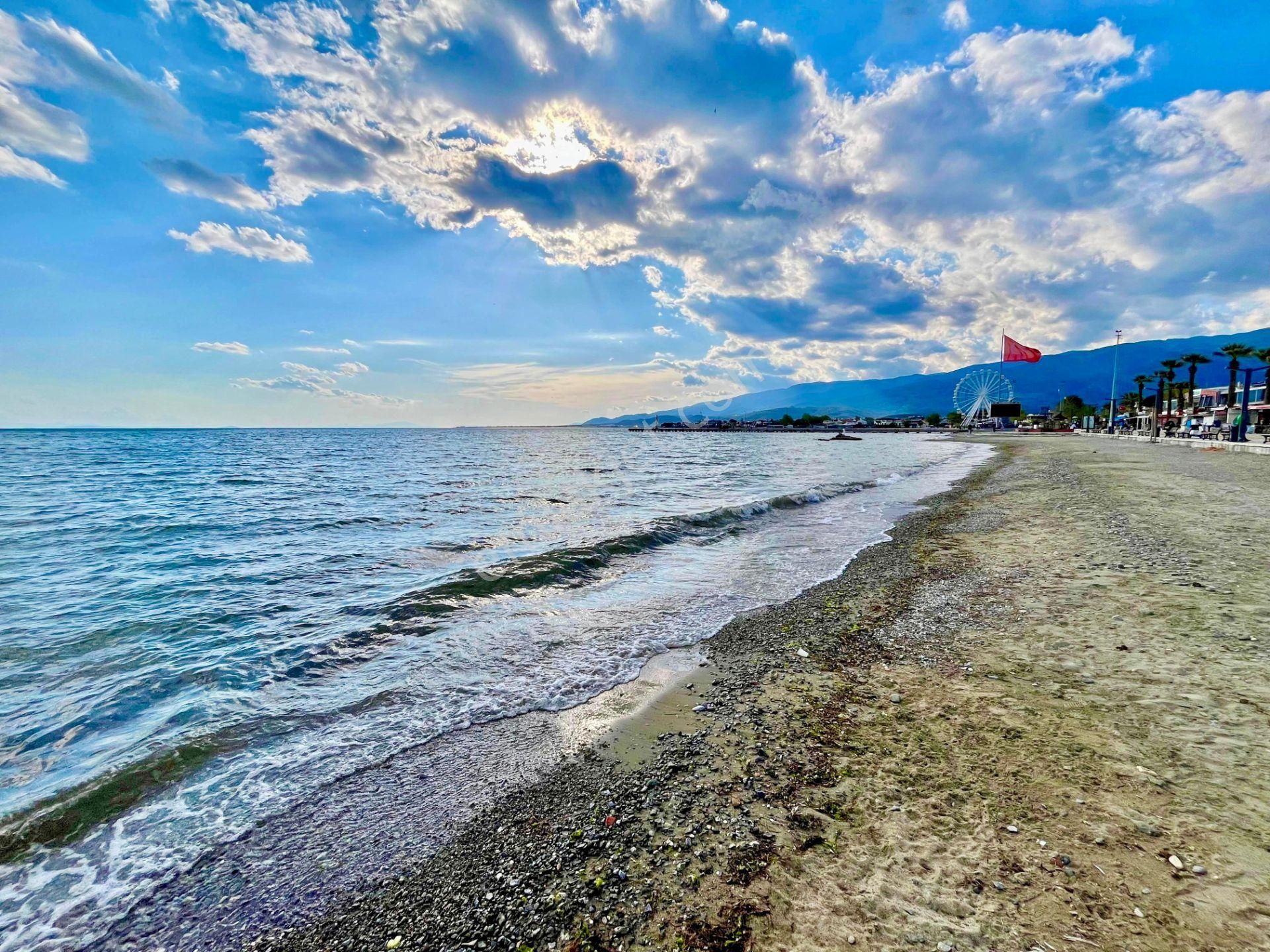 Akçay Sezgin Emlaktan Denize 100 Mt Uygun Fiyat Satılık 1+1daire