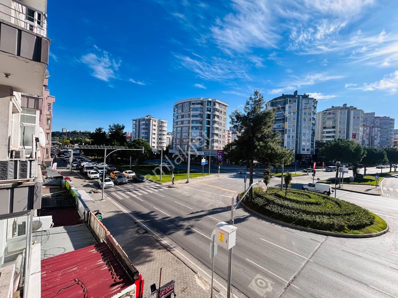 Denizevlerinde Anayola Cephe Binada Satılık 3+1 Daire - Görsel 13