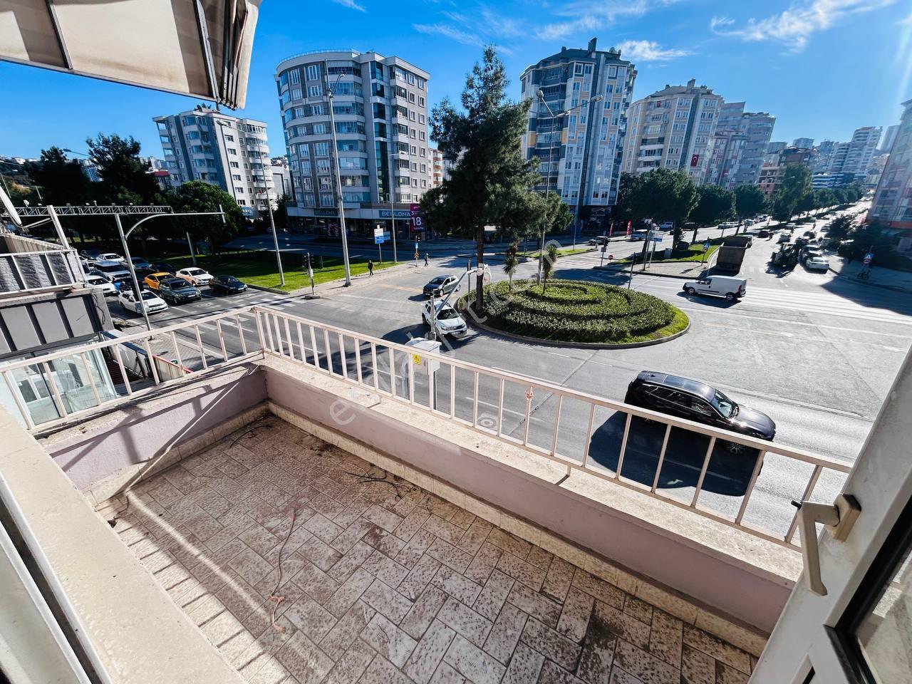 Denizevlerinde Anayola Cephe Binada Satılık 3+1 Daire - Görsel 12