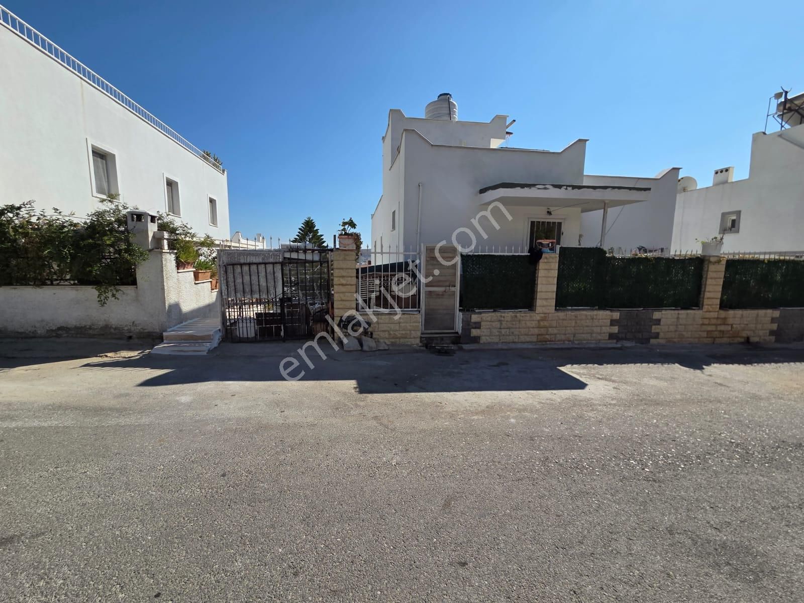 Bodrum Cevatşakir Mah. Yeni Daire, Yıllık Kiralık 1+1 Eşyalı - Görsel 33