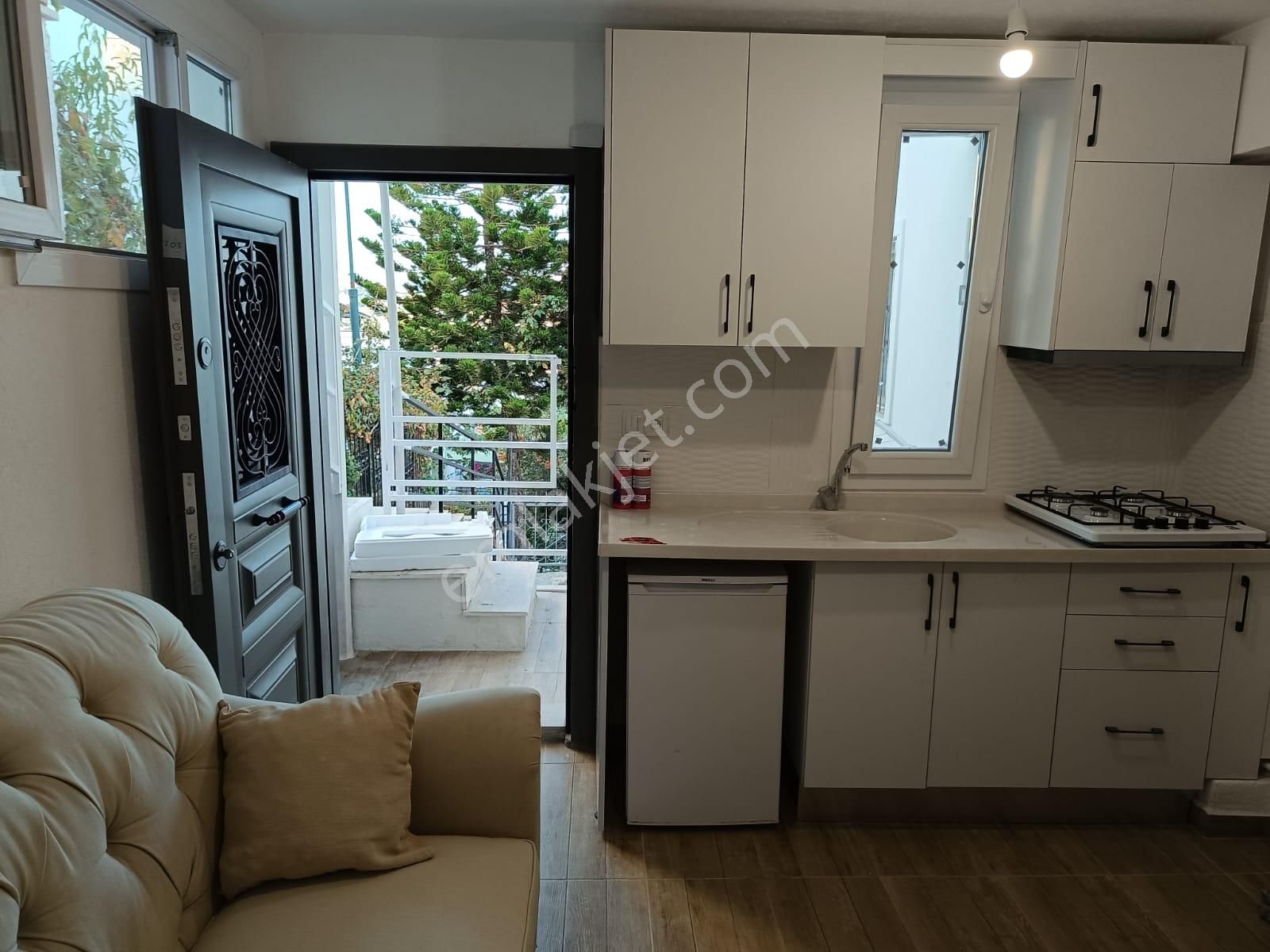 Bodrum Cevatşakir Mah. Yeni Daire, Yıllık Kiralık 1+1 Eşyalı - Görsel 28