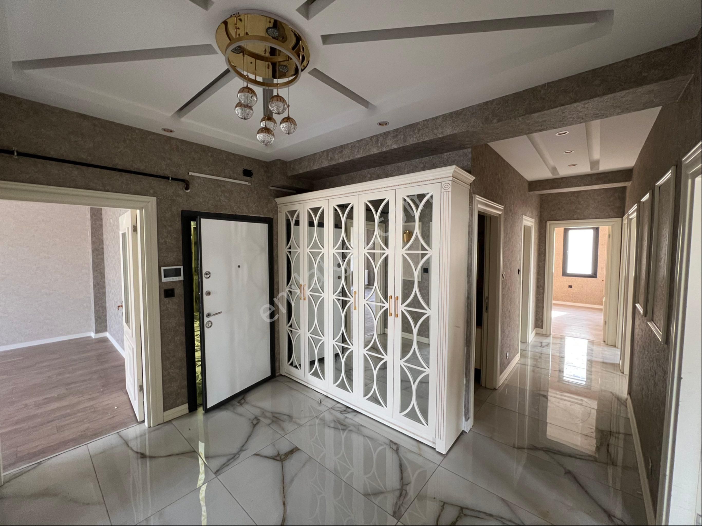 Eksper'den 2.35 Metre Yol Üzeri 4+1 Ultra Lüks Ara Kat Daire!